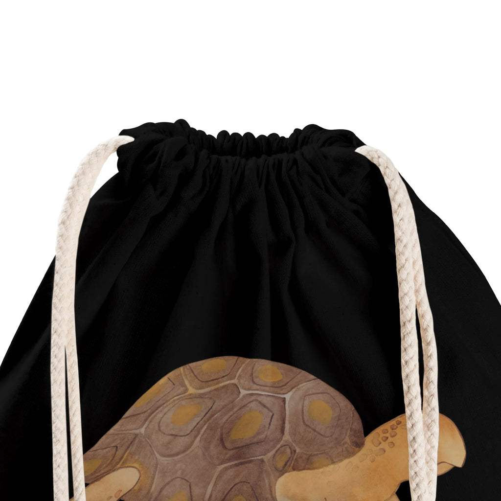 Personalisierter Sportbeutel Schildkröte marschiert Sportbeutel Selbst Gestalten, Leichter Sportbeutel Mit Namen, Sportbeutel Kinder Mit Namen, Öko Sportbeutel Mit Wunschtext, Sportbeutel Mit Namen, Sportbeutel Mit Aufdruck, Sportbeutel Mit Liebevollem Spruch, Sportrucksack Mit Namen, Personalisierter Sportbeutel, Sportbeutel Schule Personalisiert, Sportbeutel Personalisiert, Sportbeutel Mit Spruch, Sportbeutel Jungen Personalisiert, Turnbeutel Kindergarten Mit Wunschtext, Turnbeutel Mit Wunschtext, Sportbeutel Mit Wunschtext, Sportbeutel Mit Initialen, Turnbeutel Personalisiert Mit Namen, Baumwoll Sportbeutel Personalisiert, Gymbag Mit Wunschtext, Sportbeutel Geschenk Mit Namen, Faltbarer Sportbeutel Mit Text, Sportbeutel Mädchen Mit Wunschtext, Schwarzer Sportbeutel Personalisiert, Waschbarer Sportbeutel Mit Wunschtext, Turnbeutel Mit Namen, Großer Sportbeutel Mit Wunschtext, Kleiner Sportbeutel Mit Namen, Sportbeutel Bedruckt Mit Wunschtext, Turnbeutel Kita Mit Namen, Bunter Sportbeutel Mit Namen, Sportbeutel Für Herren Mit Wunschtext, Sportbeutel Für Damen Mit Namen, Meerestiere, Meer, Urlaub, Abenteuer, Schildkröte, Schildkröten, Inspiration, get lost, Motivation, Neustart, Lieblingsmensch, Reiselust