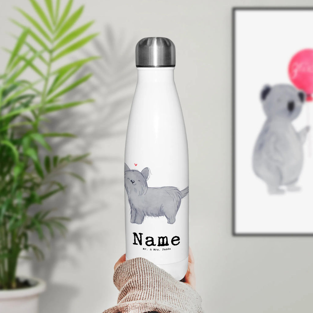 Personalisierte Thermosflasche Skye Terrier Lebensretter Thermosflasche 750ml Mit Namen, Thermosflasche Herren Mit Wunschtext, Personalisierte Thermosflasche, Klassische Thermosflasche Mit Namen, Leichte Thermosflasche Mit Wunschtext, Thermosflasche Damen Personalisiert, Thermoflasche Personalisiert, Thermosflasche Mit Namen, Nachhaltige Thermosflasche Mit Gravur, Getränkeflasche Personalisiert, Thermosflasche Kinder Mit Namen, Kalthalteflasche Mit Wunschtext, Thermosflasche Mit Drehverschluss Und Gravur, Thermosflasche 500ml Mit Gravur, Thermosflasche Mit Wunschtext, Thermosflasche Für Büro Mit Wunschtext, Thermosflasche Für Wasser Personalisiert, Edelstahlflasche Mit Wunschtext, Umweltfreundliche Thermosflasche Mit Wunschtext, Vakuumflasche Mit Namen, Thermosflasche Wandern Mit Gravur, Thermosflasche Für Sport Mit Namen, Isolierflasche Mit Gravur, BPA-Freie Thermosflasche Mit Namen, Thermosflasche Für Tee Mit Namen, Moderne Thermosflasche Mit Text, Robuste Thermosflasche Personalisiert, Thermoskanne Unterwegs Mit Namen, Thermosflasche Outdoor Mit Gravur, Warmhalteflasche Personalisiert, Thermosflasche Reisen Mit Namen, Trinkflasche Isoliert Mit Namen, Thermosflasche Für Schule Mit Gravur, Thermosflasche Für Kaffee Mit Wunschtext, Flasche Für Kohlensäure Mit Gravur, Sommerflasche Mit Wunschtext, Spülmaschinenfeste Thermosflasche Mit Gravur, Thermoflasche Edelstahl Mit Gravur, Thermosflasche 1 Liter Personalisiert, Auslaufsichere Thermosflasche Mit Wunschtext, Thermosflasche Mit Trinkverschluss Und Namen, Doppelwandige Trinkflasche Mit Gravur, Geschenk, Schenken, Hund, Hunderasse, Rassehund, Hundebesitzer, Tierfreund, Welpe, Terrier, Skye Terrier