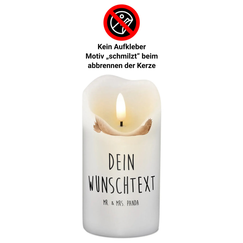 Personalised candle bear Coffee Teelicht Mit Namensdruck, Sojawachskerze Mit Namensdruck, Holz-Kerze Mit Namen, Osterkerze Mit Namen, Duftkerze Mit Namen, Streukerze Mit Namensdruck, Gedenkkerze Mit Namen, Fair-Trade-Kerze Mit Namensgravur, Laternenkerze Mit Namensdruck, Kerze Mit Namen, Trauerkerze Mit Namen, Taufekerze Mit Namensgravur, Blockkerze Mit Namensdruck, Votivkerze Mit Wunschname, Kerze Für Geburtstag Mit Wunschname, Adventskerze Mit Wunschname, Stumpenkerze Mit Namensgravur, Stabkerze Mit Gravur, Kommunionkerze Mit Namen, Andachtskerze Mit Namensgravur, Firmungskerze Mit Wunschname, Gartenkerze Mit Namen, Grabkerze Mit Namensgravur, Kerzen-Set Mit Namensgravur, LED-Kerze Mit Wunschname, Glas-Kerze Mit Wunschname, Outdoor-Kerze Mit Namensgravur, Kerze Mit Prägung Und Wunschname, Metall-Kerze Mit Namensgravur, Bienenwachskerze Mit Wunschname, Kerze Für Hochzeit Mit Namensgravur, Tischkerze Mit Namensdruck, Gastgeschenk Kerze Mit Namen, Bio-Kerze Mit Wunschname, Weihnachtskerze Mit Namensgravur, Handgemachte Kerze Mit Wunschname, Handgegossene Kerze Mit Namen, Tafelkerze Mit Wunschname, Stearinkerze Mit Gravur, Schwimmkerze Mit Namen, Personalisierte Kerze, Kerze Mit Spruch Und Namen, Bär, Teddy, Teddybär, Welt retten, guten Morgen, Morgenroutine, Motivation, Coffee, Bären, Kaffee, Welt erobern