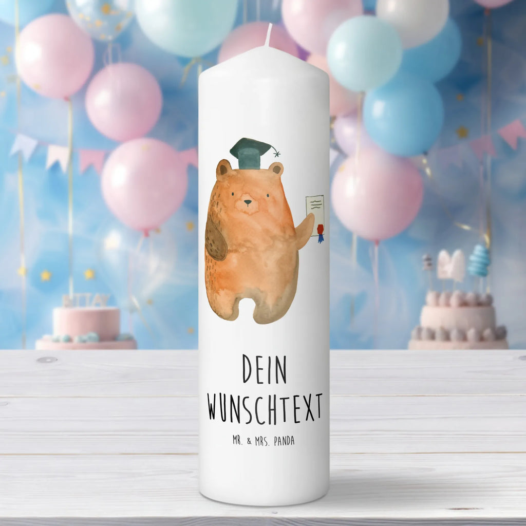 Personalisierte Kerze Prüfungsbär Votivkerze Mit Wunschname, Duftkerze Mit Namen, Adventskerze Mit Wunschname, Kerze Für Geburtstag Mit Wunschname, Kerze Mit Prägung Und Wunschname, Osterkerze Mit Namen, Taufekerze Mit Namensgravur, Tafelkerze Mit Wunschname, Outdoor-Kerze Mit Namensgravur, Blockkerze Mit Namensdruck, Glas-Kerze Mit Wunschname, Gedenkkerze Mit Namen, Kerze Mit Spruch Und Namen, Firmungskerze Mit Wunschname, Tischkerze Mit Namensdruck, Bio-Kerze Mit Wunschname, Stabkerze Mit Gravur, Handgemachte Kerze Mit Wunschname, Trauerkerze Mit Namen, Personalisierte Kerze, Sojawachskerze Mit Namensdruck, Handgegossene Kerze Mit Namen, Stumpenkerze Mit Namensgravur, Streukerze Mit Namensdruck, Kerze Für Hochzeit Mit Namensgravur, Laternenkerze Mit Namensdruck, Fair-Trade-Kerze Mit Namensgravur, Gartenkerze Mit Namen, Gastgeschenk Kerze Mit Namen, Holz-Kerze Mit Namen, Bienenwachskerze Mit Wunschname, Kerzen-Set Mit Namensgravur, Schwimmkerze Mit Namen, Metall-Kerze Mit Namensgravur, Weihnachtskerze Mit Namensgravur, Andachtskerze Mit Namensgravur, Grabkerze Mit Namensgravur, Teelicht Mit Namensdruck, LED-Kerze Mit Wunschname, Kerze Mit Namen, Stearinkerze Mit Gravur, Kommunionkerze Mit Namen, Teddy, Bär, Teddybär, Abschluss, Abitur, Prüfung Bestanden, Abschlusszeugnis, Prüfungen, Zeugnis