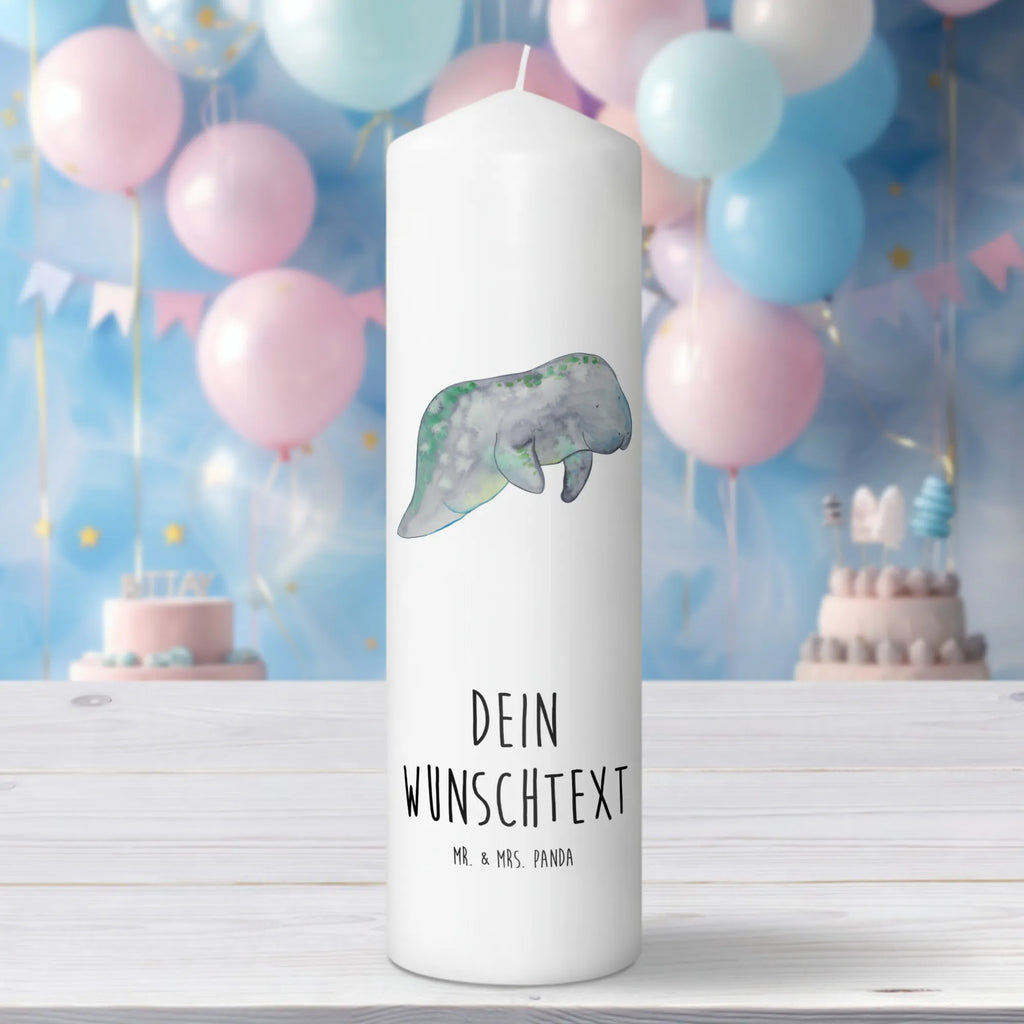 Personalisierte Kerze Seekuh chillt Fair-Trade-Kerze Mit Namensgravur, Metall-Kerze Mit Namensgravur, Gastgeschenk Kerze Mit Namen, Kerze Für Geburtstag Mit Wunschname, Holz-Kerze Mit Namen, Gartenkerze Mit Namen, Osterkerze Mit Namen, Weihnachtskerze Mit Namensgravur, Laternenkerze Mit Namensdruck, Blockkerze Mit Namensdruck, Kerzen-Set Mit Namensgravur, Streukerze Mit Namensdruck, Votivkerze Mit Wunschname, Taufekerze Mit Namensgravur, Kerze Mit Spruch Und Namen, Bienenwachskerze Mit Wunschname, Sojawachskerze Mit Namensdruck, Kommunionkerze Mit Namen, Schwimmkerze Mit Namen, Stumpenkerze Mit Namensgravur, Tischkerze Mit Namensdruck, Handgegossene Kerze Mit Namen, Handgemachte Kerze Mit Wunschname, LED-Kerze Mit Wunschname, Stearinkerze Mit Gravur, Adventskerze Mit Wunschname, Duftkerze Mit Namen, Stabkerze Mit Gravur, Tafelkerze Mit Wunschname, Personalisierte Kerze, Kerze Für Hochzeit Mit Namensgravur, Grabkerze Mit Namensgravur, Kerze Mit Prägung Und Wunschname, Bio-Kerze Mit Wunschname, Outdoor-Kerze Mit Namensgravur, Kerze Mit Namen, Firmungskerze Mit Wunschname, Trauerkerze Mit Namen, Andachtskerze Mit Namensgravur, Glas-Kerze Mit Wunschname, Gedenkkerze Mit Namen, Teelicht Mit Namensdruck, Meer, Urlaub, Meerestiere, Süßigkeiten, Seekühe, Zucker, Diätwahn, Essen, Abnehmen, Diät, Seekuh