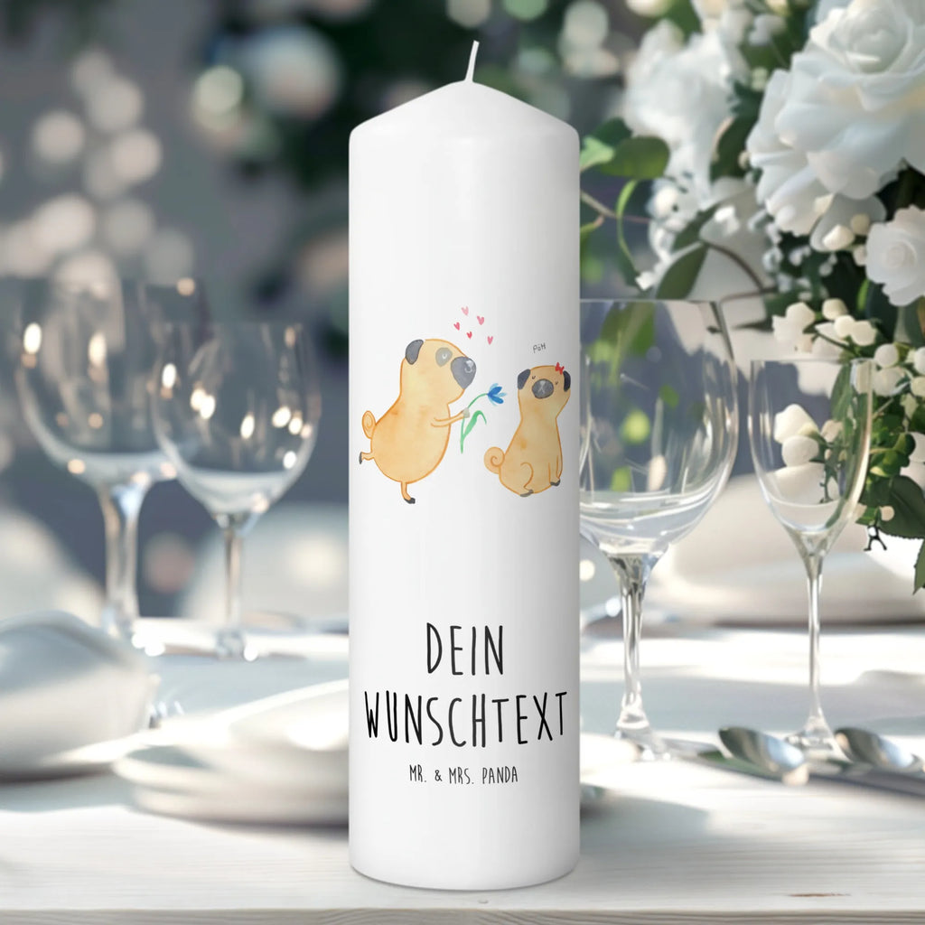 Personalisierte Kerze Mops verliebt Kerze Für Hochzeit Mit Namensgravur, Outdoor-Kerze Mit Namensgravur, Adventskerze Mit Wunschname, Kerze Mit Prägung Und Wunschname, Teelicht Mit Namensdruck, Duftkerze Mit Namen, Kerze Für Geburtstag Mit Wunschname, Tischkerze Mit Namensdruck, Grabkerze Mit Namensgravur, Bio-Kerze Mit Wunschname, Osterkerze Mit Namen, Gartenkerze Mit Namen, Laternenkerze Mit Namensdruck, Schwimmkerze Mit Namen, Votivkerze Mit Wunschname, Kerze Mit Spruch Und Namen, Gedenkkerze Mit Namen, Fair-Trade-Kerze Mit Namensgravur, Stumpenkerze Mit Namensgravur, Glas-Kerze Mit Wunschname, Handgegossene Kerze Mit Namen, Kerzen-Set Mit Namensgravur, Kerze Mit Namen, Handgemachte Kerze Mit Wunschname, Streukerze Mit Namensdruck, LED-Kerze Mit Wunschname, Andachtskerze Mit Namensgravur, Personalisierte Kerze, Bienenwachskerze Mit Wunschname, Sojawachskerze Mit Namensdruck, Weihnachtskerze Mit Namensgravur, Stearinkerze Mit Gravur, Trauerkerze Mit Namen, Taufekerze Mit Namensgravur, Tafelkerze Mit Wunschname, Metall-Kerze Mit Namensgravur, Gastgeschenk Kerze Mit Namen, Firmungskerze Mit Wunschname, Holz-Kerze Mit Namen, Kommunionkerze Mit Namen, Stabkerze Mit Gravur, Blockkerze Mit Namensdruck, Sprüche, Hund, Hunderasse, Hundebesitzer, Hundemotiv, Haustier, Tierliebhaber, Partner, Hundeliebe, Verliebt, Mops, Möpse, Liebesspruch. Verlobt, Geschenk Freund, Liebe