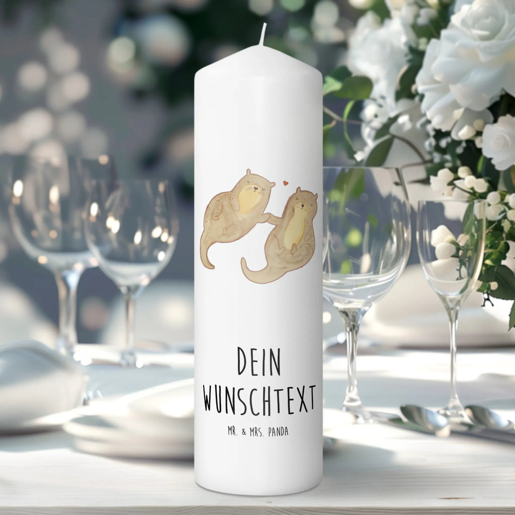 Personalisierte Kerze Otter händchenhaltend Grabkerze Mit Namensgravur, Stumpenkerze Mit Namensgravur, Firmungskerze Mit Wunschname, Holz-Kerze Mit Namen, Kerze Für Hochzeit Mit Namensgravur, Handgemachte Kerze Mit Wunschname, Bio-Kerze Mit Wunschname, Glas-Kerze Mit Wunschname, Tafelkerze Mit Wunschname, Outdoor-Kerze Mit Namensgravur, Duftkerze Mit Namen, Kerze Für Geburtstag Mit Wunschname, Laternenkerze Mit Namensdruck, Teelicht Mit Namensdruck, Kerzen-Set Mit Namensgravur, Gartenkerze Mit Namen, Osterkerze Mit Namen, Fair-Trade-Kerze Mit Namensgravur, Gedenkkerze Mit Namen, Adventskerze Mit Wunschname, Streukerze Mit Namensdruck, Trauerkerze Mit Namen, Handgegossene Kerze Mit Namen, Kerze Mit Namen, Personalisierte Kerze, Tischkerze Mit Namensdruck, Andachtskerze Mit Namensgravur, Taufekerze Mit Namensgravur, Schwimmkerze Mit Namen, Weihnachtskerze Mit Namensgravur, Kommunionkerze Mit Namen, Kerze Mit Prägung Und Wunschname, Metall-Kerze Mit Namensgravur, Sojawachskerze Mit Namensdruck, LED-Kerze Mit Wunschname, Stabkerze Mit Gravur, Blockkerze Mit Namensdruck, Gastgeschenk Kerze Mit Namen, Kerze Mit Spruch Und Namen, Stearinkerze Mit Gravur, Votivkerze Mit Wunschname, Bienenwachskerze Mit Wunschname, Otter, Fischotter, Seeotter, Otter Seeotter See Otter