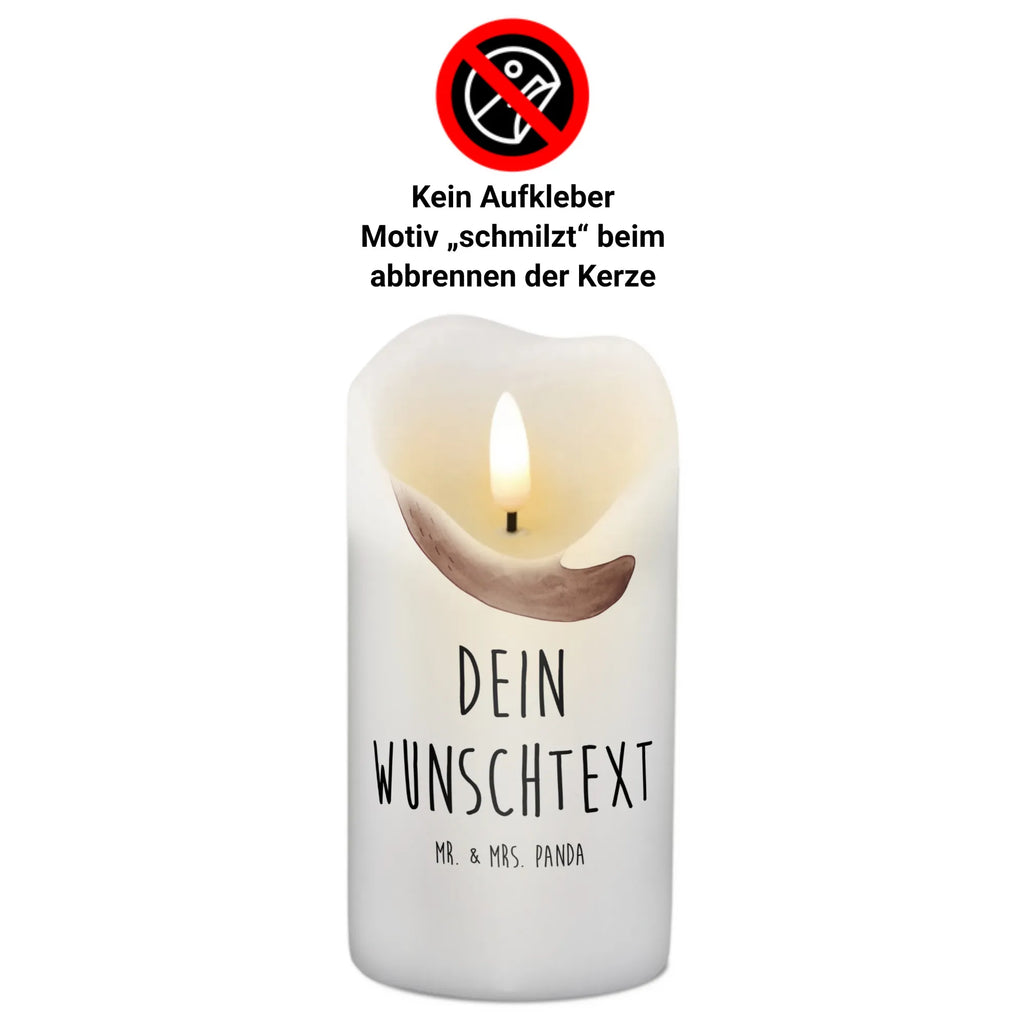 Personalisierte Kerze Otter mit Muschelmedaillon Fair-Trade-Kerze Mit Namensgravur, Bienenwachskerze Mit Wunschname, Tischkerze Mit Namensdruck, Schwimmkerze Mit Namen, Blockkerze Mit Namensdruck, Gastgeschenk Kerze Mit Namen, Laternenkerze Mit Namensdruck, Kerze Mit Namen, Kerze Für Geburtstag Mit Wunschname, Kerze Für Hochzeit Mit Namensgravur, Osterkerze Mit Namen, Votivkerze Mit Wunschname, Adventskerze Mit Wunschname, Stabkerze Mit Gravur, Andachtskerze Mit Namensgravur, Duftkerze Mit Namen, Grabkerze Mit Namensgravur, Kerze Mit Spruch Und Namen, Kerzen-Set Mit Namensgravur, Sojawachskerze Mit Namensdruck, LED-Kerze Mit Wunschname, Stumpenkerze Mit Namensgravur, Gedenkkerze Mit Namen, Streukerze Mit Namensdruck, Metall-Kerze Mit Namensgravur, Personalisierte Kerze, Teelicht Mit Namensdruck, Weihnachtskerze Mit Namensgravur, Trauerkerze Mit Namen, Holz-Kerze Mit Namen, Firmungskerze Mit Wunschname, Stearinkerze Mit Gravur, Taufekerze Mit Namensgravur, Bio-Kerze Mit Wunschname, Handgemachte Kerze Mit Wunschname, Kommunionkerze Mit Namen, Tafelkerze Mit Wunschname, Gartenkerze Mit Namen, Glas-Kerze Mit Wunschname, Handgegossene Kerze Mit Namen, Kerze Mit Prägung Und Wunschname, Outdoor-Kerze Mit Namensgravur, Otter, Fischotter, Seeotter, Tagträumen, Grübeln, Otterliebe, Büro, Motivation, Träumen