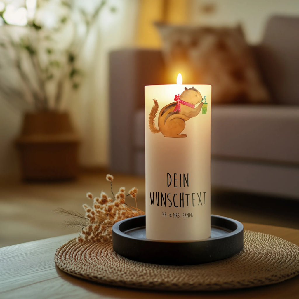 Personalisierte Kerze Eichhörnchen Smoothie Gastgeschenk Kerze Mit Namen, Handgegossene Kerze Mit Namen, Holz-Kerze Mit Namen, Duftkerze Mit Namen, Firmungskerze Mit Wunschname, Tischkerze Mit Namensdruck, Stabkerze Mit Gravur, Fair-Trade-Kerze Mit Namensgravur, Kerze Mit Spruch Und Namen, Blockkerze Mit Namensdruck, Kerzen-Set Mit Namensgravur, Schwimmkerze Mit Namen, Votivkerze Mit Wunschname, Outdoor-Kerze Mit Namensgravur, Kerze Mit Namen, Metall-Kerze Mit Namensgravur, Grabkerze Mit Namensgravur, Personalisierte Kerze, Laternenkerze Mit Namensdruck, Streukerze Mit Namensdruck, Gartenkerze Mit Namen, Adventskerze Mit Wunschname, Stumpenkerze Mit Namensgravur, LED-Kerze Mit Wunschname, Glas-Kerze Mit Wunschname, Kerze Mit Prägung Und Wunschname, Stearinkerze Mit Gravur, Kerze Für Hochzeit Mit Namensgravur, Kerze Für Geburtstag Mit Wunschname, Teelicht Mit Namensdruck, Weihnachtskerze Mit Namensgravur, Gedenkkerze Mit Namen, Tafelkerze Mit Wunschname, Kommunionkerze Mit Namen, Trauerkerze Mit Namen, Andachtskerze Mit Namensgravur, Osterkerze Mit Namen, Bienenwachskerze Mit Wunschname, Handgemachte Kerze Mit Wunschname, Sojawachskerze Mit Namensdruck, Taufekerze Mit Namensgravur, Bio-Kerze Mit Wunschname, Lustige Sprüche, Tiere, Tiermotive, Gute Laune, Streifenhörnchen, Eichhörnchen, Abnehmen, Diät, Green Smoothies