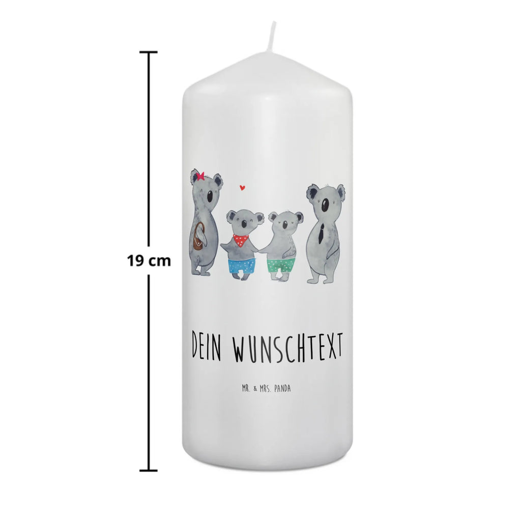 Personalisierte Kerze Koala Familie zwei Gastgeschenk Kerze Mit Namen, Osterkerze Mit Namen, Outdoor-Kerze Mit Namensgravur, Grabkerze Mit Namensgravur, Handgemachte Kerze Mit Wunschname, Kerze Mit Spruch Und Namen, Sojawachskerze Mit Namensdruck, Blockkerze Mit Namensdruck, Laternenkerze Mit Namensdruck, Teelicht Mit Namensdruck, Kerze Für Geburtstag Mit Wunschname, Glas-Kerze Mit Wunschname, Streukerze Mit Namensdruck, Weihnachtskerze Mit Namensgravur, Kerze Mit Prägung Und Wunschname, Stearinkerze Mit Gravur, Holz-Kerze Mit Namen, Kerze Mit Namen, Gedenkkerze Mit Namen, Adventskerze Mit Wunschname, Trauerkerze Mit Namen, Fair-Trade-Kerze Mit Namensgravur, Personalisierte Kerze, Firmungskerze Mit Wunschname, Stumpenkerze Mit Namensgravur, Tafelkerze Mit Wunschname, Kommunionkerze Mit Namen, Taufekerze Mit Namensgravur, Handgegossene Kerze Mit Namen, Andachtskerze Mit Namensgravur, Metall-Kerze Mit Namensgravur, Kerze Für Hochzeit Mit Namensgravur, Schwimmkerze Mit Namen, Bio-Kerze Mit Wunschname, Votivkerze Mit Wunschname, LED-Kerze Mit Wunschname, Stabkerze Mit Gravur, Gartenkerze Mit Namen, Kerzen-Set Mit Namensgravur, Bienenwachskerze Mit Wunschname, Duftkerze Mit Namen, Tischkerze Mit Namensdruck, Familie, Vatertag, Muttertag, Bruder, Schwester, Mama, Papa, Oma, Opa, Familienleben, Koalafamilie, Familienzeit, Lieblingsfamilie, beste Familie, Koala, Koalabär