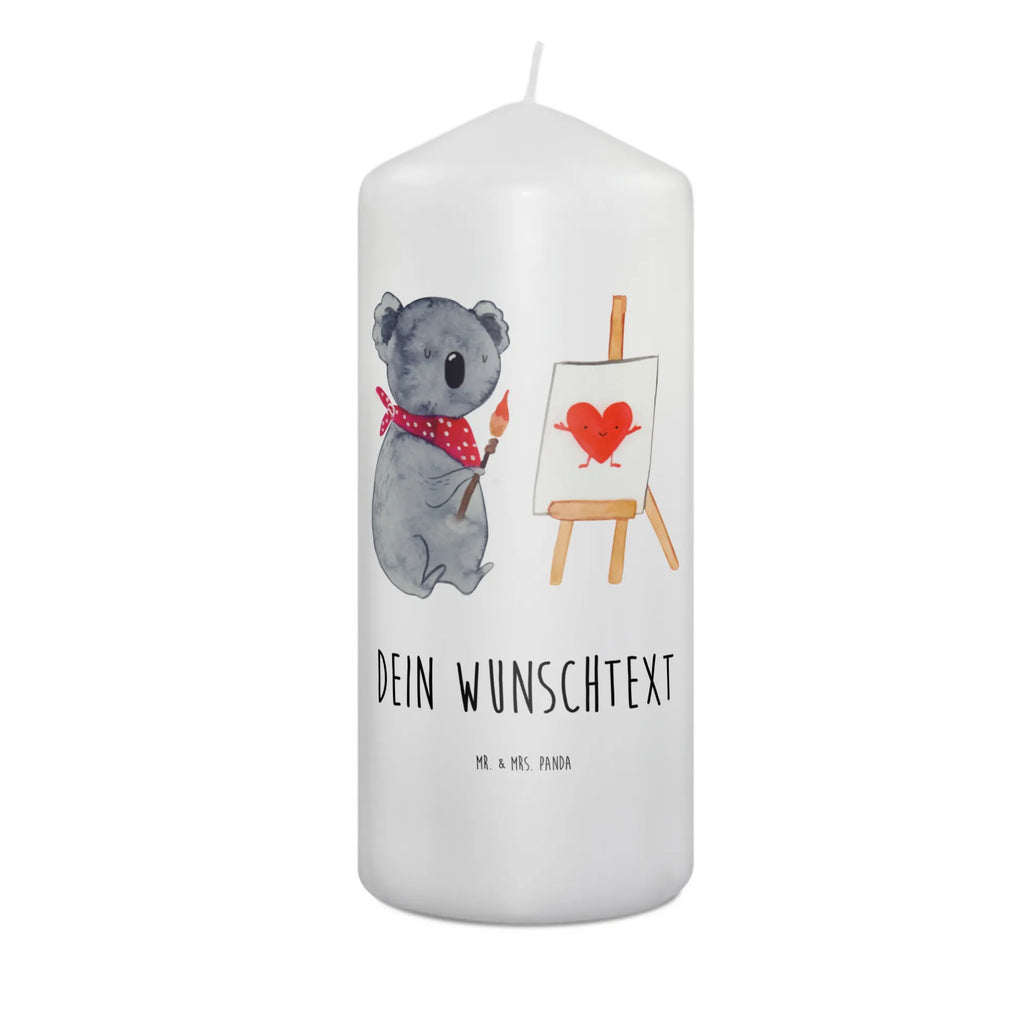 Personalisierte Kerze Koala Künstler Schwimmkerze Mit Namen, Holz-Kerze Mit Namen, Kerze Mit Prägung Und Wunschname, Bienenwachskerze Mit Wunschname, Firmungskerze Mit Wunschname, Blockkerze Mit Namensdruck, Kerze Für Hochzeit Mit Namensgravur, Fair-Trade-Kerze Mit Namensgravur, Outdoor-Kerze Mit Namensgravur, Duftkerze Mit Namen, Stearinkerze Mit Gravur, Adventskerze Mit Wunschname, Bio-Kerze Mit Wunschname, Andachtskerze Mit Namensgravur, Stumpenkerze Mit Namensgravur, Osterkerze Mit Namen, Glas-Kerze Mit Wunschname, Votivkerze Mit Wunschname, Kommunionkerze Mit Namen, Gartenkerze Mit Namen, Grabkerze Mit Namensgravur, Personalisierte Kerze, Gedenkkerze Mit Namen, Teelicht Mit Namensdruck, Sojawachskerze Mit Namensdruck, Handgegossene Kerze Mit Namen, Trauerkerze Mit Namen, LED-Kerze Mit Wunschname, Weihnachtskerze Mit Namensgravur, Kerze Mit Namen, Stabkerze Mit Gravur, Tafelkerze Mit Wunschname, Kerze Mit Spruch Und Namen, Tischkerze Mit Namensdruck, Handgemachte Kerze Mit Wunschname, Kerze Für Geburtstag Mit Wunschname, Metall-Kerze Mit Namensgravur, Laternenkerze Mit Namensdruck, Gastgeschenk Kerze Mit Namen, Taufekerze Mit Namensgravur, Kerzen-Set Mit Namensgravur, Streukerze Mit Namensdruck, Koala, Koalabär, Künstler, Liebesgeschenk, Liebe, Zeichnen, Liebensbeweis, Gefühle