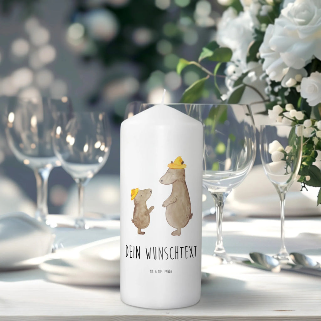 Personalisierte Kerze Bären mit Hut Kerze Mit Prägung Und Wunschname, Glas-Kerze Mit Wunschname, Handgemachte Kerze Mit Wunschname, Stumpenkerze Mit Namensgravur, Teelicht Mit Namensdruck, Osterkerze Mit Namen, Kerze Für Hochzeit Mit Namensgravur, Stearinkerze Mit Gravur, Stabkerze Mit Gravur, Gastgeschenk Kerze Mit Namen, Gedenkkerze Mit Namen, Personalisierte Kerze, Bio-Kerze Mit Wunschname, Taufekerze Mit Namensgravur, Gartenkerze Mit Namen, Blockkerze Mit Namensdruck, Duftkerze Mit Namen, Laternenkerze Mit Namensdruck, Kerze Mit Namen, Votivkerze Mit Wunschname, Metall-Kerze Mit Namensgravur, Weihnachtskerze Mit Namensgravur, Bienenwachskerze Mit Wunschname, Schwimmkerze Mit Namen, Andachtskerze Mit Namensgravur, Outdoor-Kerze Mit Namensgravur, LED-Kerze Mit Wunschname, Fair-Trade-Kerze Mit Namensgravur, Trauerkerze Mit Namen, Kommunionkerze Mit Namen, Kerze Mit Spruch Und Namen, Kerze Für Geburtstag Mit Wunschname, Firmungskerze Mit Wunschname, Tischkerze Mit Namensdruck, Adventskerze Mit Wunschname, Tafelkerze Mit Wunschname, Streukerze Mit Namensdruck, Grabkerze Mit Namensgravur, Handgegossene Kerze Mit Namen, Holz-Kerze Mit Namen, Kerzen-Set Mit Namensgravur, Sojawachskerze Mit Namensdruck, Muttertag, Vatertag, Mama, Papa, Oma, Opa, Familie, Schwester, Bruder, Kind, Bär, Kinder, Vater-Sohn, Vorbild, Dad, Vater, Papi, Lieblingsmensch, Paps, Family, Bären, Söhne, Daddy, Sohn