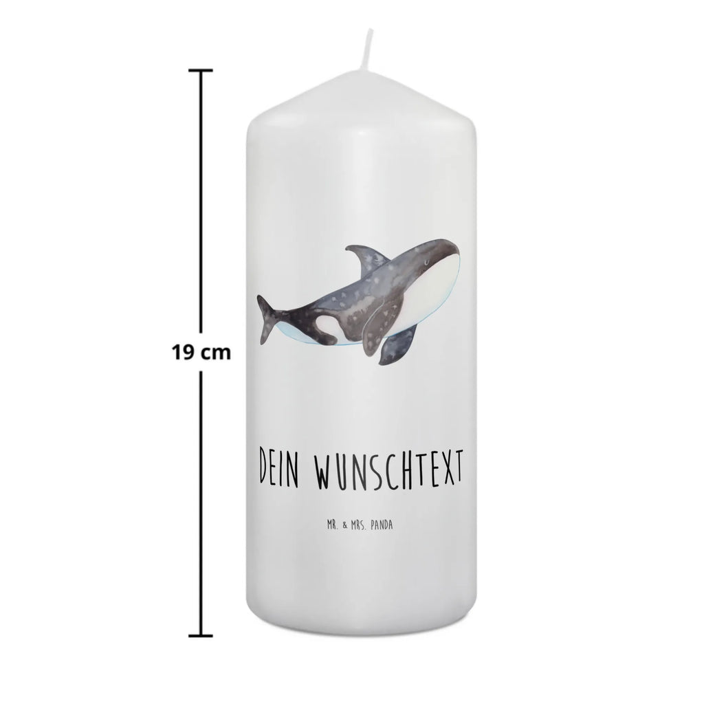 Personalisierte Kerze Orca Taufekerze Mit Namensgravur, Sojawachskerze Mit Namensdruck, Holz-Kerze Mit Namen, Laternenkerze Mit Namensdruck, Duftkerze Mit Namen, Handgegossene Kerze Mit Namen, Stearinkerze Mit Gravur, Kerze Mit Spruch Und Namen, LED-Kerze Mit Wunschname, Adventskerze Mit Wunschname, Metall-Kerze Mit Namensgravur, Grabkerze Mit Namensgravur, Gartenkerze Mit Namen, Kerze Mit Namen, Gedenkkerze Mit Namen, Trauerkerze Mit Namen, Fair-Trade-Kerze Mit Namensgravur, Blockkerze Mit Namensdruck, Tischkerze Mit Namensdruck, Handgemachte Kerze Mit Wunschname, Outdoor-Kerze Mit Namensgravur, Votivkerze Mit Wunschname, Osterkerze Mit Namen, Weihnachtskerze Mit Namensgravur, Gastgeschenk Kerze Mit Namen, Teelicht Mit Namensdruck, Stumpenkerze Mit Namensgravur, Kerze Für Geburtstag Mit Wunschname, Personalisierte Kerze, Firmungskerze Mit Wunschname, Kerze Für Hochzeit Mit Namensgravur, Bio-Kerze Mit Wunschname, Tafelkerze Mit Wunschname, Schwimmkerze Mit Namen, Andachtskerze Mit Namensgravur, Bienenwachskerze Mit Wunschname, Kerzen-Set Mit Namensgravur, Streukerze Mit Namensdruck, Kerze Mit Prägung Und Wunschname, Stabkerze Mit Gravur, Kommunionkerze Mit Namen, Glas-Kerze Mit Wunschname, Meerestiere, Meer, Urlaub, Selbstliebe, Startup, Orca, Orcas, Motivation, Wal, Büro, Arbeit, Killerwal, Neustart, Möglichkeiten
