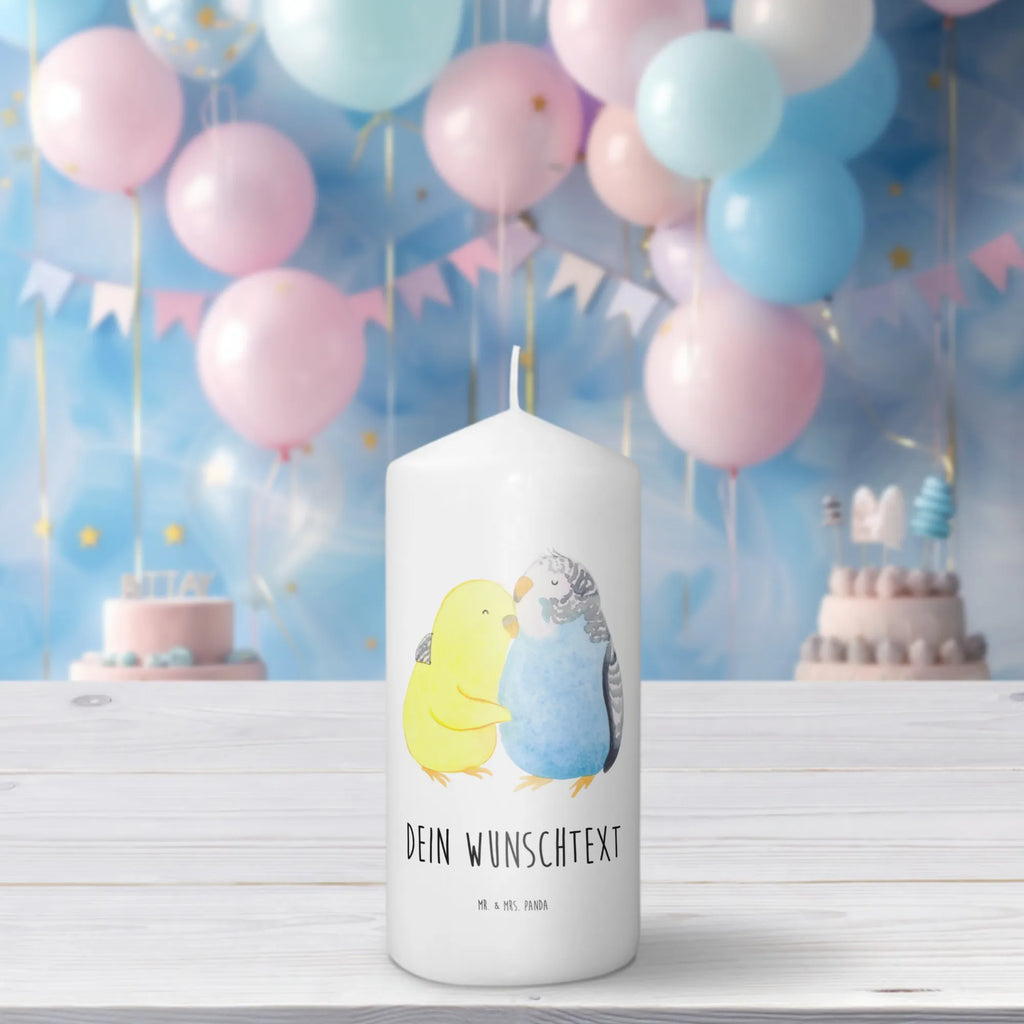 Personalisierte Kerze Wellensittich Liebe Glas-Kerze Mit Wunschname, Outdoor-Kerze Mit Namensgravur, Gastgeschenk Kerze Mit Namen, Kerzen-Set Mit Namensgravur, Trauerkerze Mit Namen, Personalisierte Kerze, Laternenkerze Mit Namensdruck, Kerze Für Hochzeit Mit Namensgravur, Metall-Kerze Mit Namensgravur, Sojawachskerze Mit Namensdruck, Kommunionkerze Mit Namen, Handgegossene Kerze Mit Namen, Bio-Kerze Mit Wunschname, Holz-Kerze Mit Namen, Stearinkerze Mit Gravur, Gedenkkerze Mit Namen, Blockkerze Mit Namensdruck, Stumpenkerze Mit Namensgravur, Osterkerze Mit Namen, Bienenwachskerze Mit Wunschname, Teelicht Mit Namensdruck, Gartenkerze Mit Namen, Duftkerze Mit Namen, Andachtskerze Mit Namensgravur, Schwimmkerze Mit Namen, Tafelkerze Mit Wunschname, Kerze Mit Namen, Taufekerze Mit Namensgravur, Fair-Trade-Kerze Mit Namensgravur, Stabkerze Mit Gravur, Tischkerze Mit Namensdruck, Weihnachtskerze Mit Namensgravur, Firmungskerze Mit Wunschname, Adventskerze Mit Wunschname, Kerze Für Geburtstag Mit Wunschname, Kerze Mit Spruch Und Namen, Handgemachte Kerze Mit Wunschname, Kerze Mit Prägung Und Wunschname, Votivkerze Mit Wunschname, LED-Kerze Mit Wunschname, Grabkerze Mit Namensgravur, Streukerze Mit Namensdruck, Liebe, Partner, Freund, Freundin, Ehemann, Ehefrau, Heiraten, Verlobung, Heiratsantrag, Liebesgeschenk, Jahrestag, Hocheitstag, Wellensittich, Kuscheln, Vögel, Nähe, Vertrauen