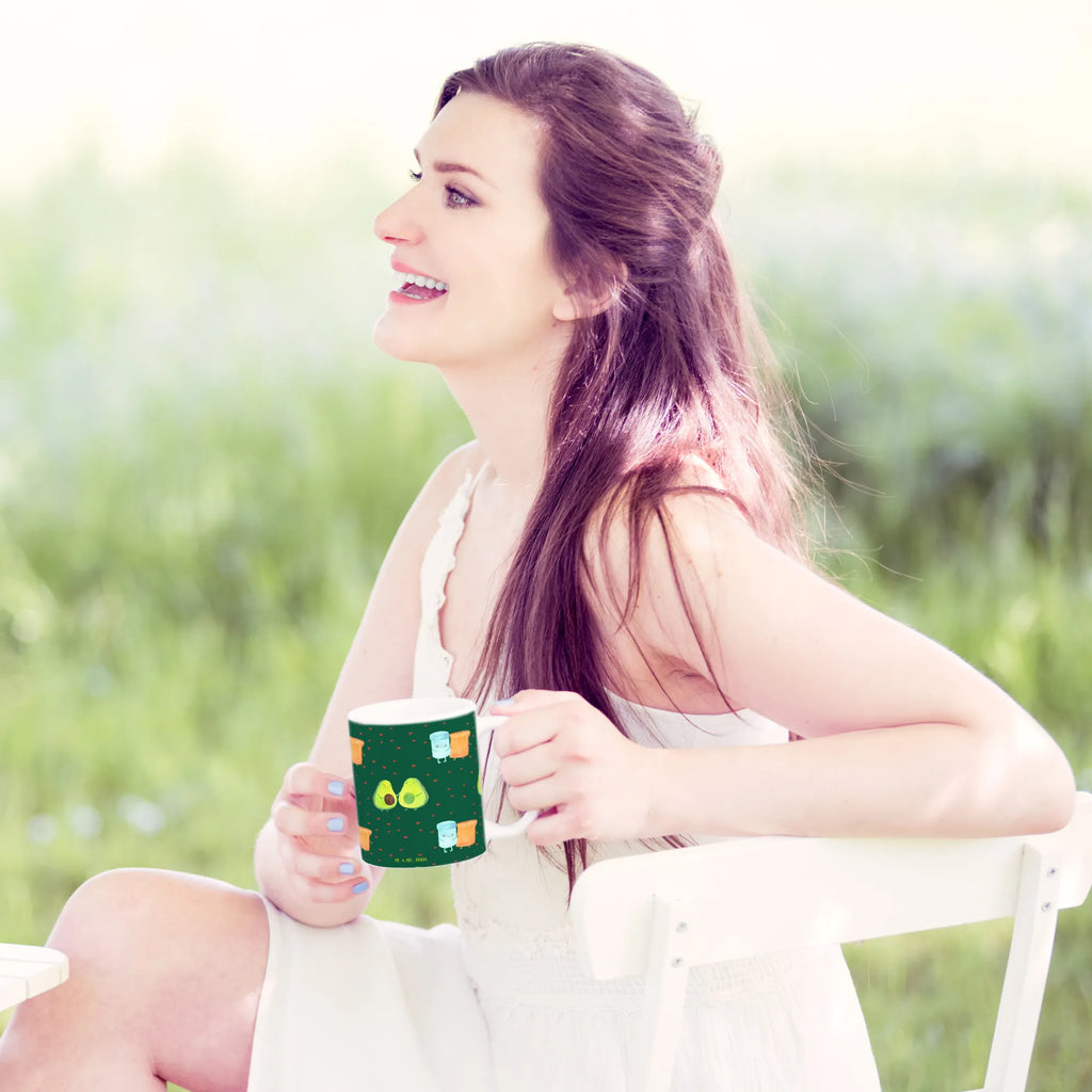 Tasse Avocado Pärchen Muster Tasse mit Motiv, Kaffeebecher, Henkeltasse, design tasse, statement tasse, tasse für büro, Bürotasse, Sprüchetasse, kaffeebecher keramik, Frühstücksbecher, Motivtasse, haferl, Geschenktasse, Tasse mit Spruch, milchkaffeetasse, Bedruckte Tasse, Kaffeetasse, Frühstückstasse, hochwertige tasse, Teetasse, Becher, Designtasse, Keramiktasse, Teebecher, tasse für kaffee, Dekotasse, Keramikbecher, Trinkbecher, kaffeetasse keramik, Bürobecher, Teepott, schöne tasse, Kaffeepott, kaffeebecher bedruckt, Coffee Mug, Mug, kaffeetasse bedruckt, Trinktasse, Pott, heißgetränkebecher, Kakaotasse, Henkelbecher, Tasse, Avocado, Veggie, Vegan, Gesund, Babyshower, Hochzeit, Avocuddle, Babyparty, Familie, Schwangerschaft, Liebe, Kinder, Geburt, Avocados