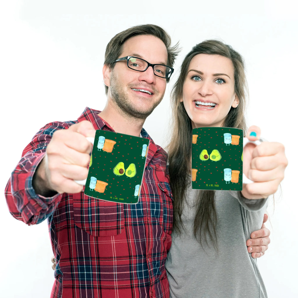 Tasse Avocado Pärchen Muster Tasse mit Motiv, Kaffeebecher, Henkeltasse, design tasse, statement tasse, tasse für büro, Bürotasse, Sprüchetasse, kaffeebecher keramik, Frühstücksbecher, Motivtasse, haferl, Geschenktasse, Tasse mit Spruch, milchkaffeetasse, Bedruckte Tasse, Kaffeetasse, Frühstückstasse, hochwertige tasse, Teetasse, Becher, Designtasse, Keramiktasse, Teebecher, tasse für kaffee, Dekotasse, Keramikbecher, Trinkbecher, kaffeetasse keramik, Bürobecher, Teepott, schöne tasse, Kaffeepott, kaffeebecher bedruckt, Coffee Mug, Mug, kaffeetasse bedruckt, Trinktasse, Pott, heißgetränkebecher, Kakaotasse, Henkelbecher, Tasse, Avocado, Veggie, Vegan, Gesund, Babyshower, Hochzeit, Avocuddle, Babyparty, Familie, Schwangerschaft, Liebe, Kinder, Geburt, Avocados