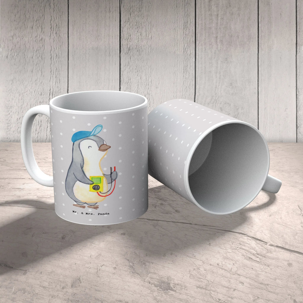 Tasse Elektriker mit Herz Frühstücksbecher, heißgetränkebecher, Tasse, statement tasse, Sprüchetasse, Mug, Tasse mit Motiv, Bürotasse, Kakaotasse, Keramiktasse, Bedruckte Tasse, haferl, Pott, kaffeetasse bedruckt, Kaffeebecher, Tasse mit Spruch, Teepott, schöne tasse, Trinktasse, milchkaffeetasse, Teetasse, Kaffeepott, Coffee Mug, tasse für büro, Henkelbecher, tasse für kaffee, Frühstückstasse, hochwertige tasse, kaffeebecher keramik, Teebecher, Motivtasse, kaffeebecher bedruckt, Designtasse, Bürobecher, kaffeetasse keramik, Henkeltasse, design tasse, Becher, Kaffeetasse, Geschenktasse, Dekotasse, Keramikbecher, Trinkbecher, Abschied, Jubiläum, Rente, Kollege, Geschenk, Kollegin, Arbeitskollege, Mitarbeiter, Firma, Danke, Dankeschön, Schenken, Beruf, Ausbildung, Elektriker, Gesellenprüfung, Elektronmonteur, Elektromeister, Elektrotechniker, Elektroinstallateur