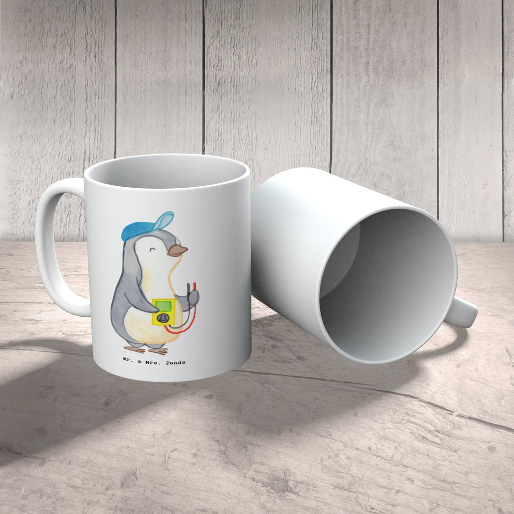 Tasse Elektriker mit Herz Frühstücksbecher, heißgetränkebecher, Tasse, statement tasse, Sprüchetasse, Mug, Tasse mit Motiv, Bürotasse, Kakaotasse, Keramiktasse, Bedruckte Tasse, haferl, Pott, kaffeetasse bedruckt, Kaffeebecher, Tasse mit Spruch, Teepott, schöne tasse, Trinktasse, milchkaffeetasse, Teetasse, Kaffeepott, Coffee Mug, tasse für büro, Henkelbecher, tasse für kaffee, Frühstückstasse, hochwertige tasse, kaffeebecher keramik, Teebecher, Motivtasse, kaffeebecher bedruckt, Designtasse, Bürobecher, kaffeetasse keramik, Henkeltasse, design tasse, Becher, Kaffeetasse, Geschenktasse, Dekotasse, Keramikbecher, Trinkbecher, Abschied, Jubiläum, Rente, Kollege, Geschenk, Kollegin, Arbeitskollege, Mitarbeiter, Firma, Danke, Dankeschön, Schenken, Beruf, Ausbildung, Elektriker, Gesellenprüfung, Elektronmonteur, Elektromeister, Elektrotechniker, Elektroinstallateur