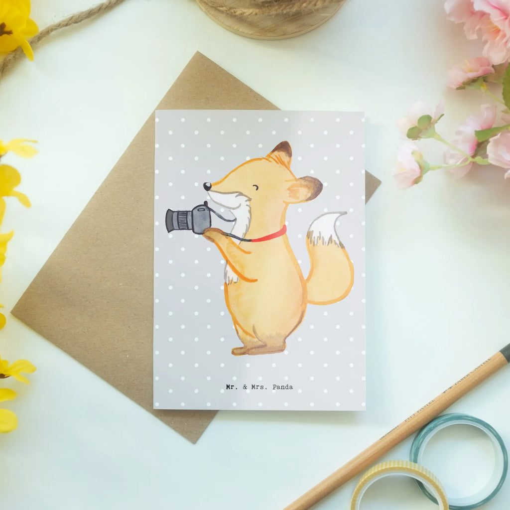 Grußkarte Fotograf mit Herz Ansichtskarten, Karte, Klappkarte, Hochzeitskarte, Einladungskarte, Glückwunschkarte, Grußkarte, Geburtstagskarte, Beruf, Ausbildung, Jubiläum, Abschied, Rente, Kollege, Kollegin, Geschenk, Schenken, Arbeitskollege, Mitarbeiter, Firma, Danke, Dankeschön, Fotografie, Hochzeitsfotograf, Fotoreporter, Profi Fotograf, Hobbyfotograf, Fotograf