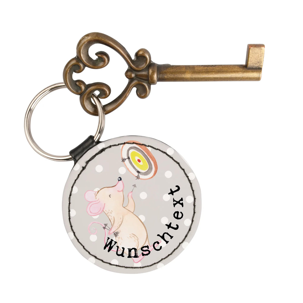 Personalisierter Schlüsselanhänger Maus Dart spielen Schlüsselanhänger Bedruckt, Schlüsselanhänger Mit Koordinaten, Schlüsselanhänger Aus Leder Mit Gravur, Schlüsselanhänger Mit Wunschtext, Schlüsselanhänger Mit Herz Und Gravur, Schlüsselanhänger Für Auto Mit Wunschtext, Schlüsselanhänger Mit Namen, Freundschafts Schlüsselanhänger Mit Namen, Filz Schlüsselanhänger Mit Text, Schlüsselanhänger Geschenk Personalisiert, Schlüsselanhänger Für Paare Mit Wunschtext, Personalisierter Schlüsselanhänger, Schlüsselanhänger Liebevoll Gestaltet, Schlüsselanhänger Selbst Gestalten, Schlüsselanhänger Mit Botschaft, Schlüsselanhänger Mit Initialen, Schlüsselanhänger Für Kinder Mit Namen, Schlüsselanhänger Mit Spruch, Metall Schlüsselanhänger Mit Namen, Schlüsselanhänger Für Männer Mit Gravur, Schlüsselanhänger Individuell, Schlüsselanhänger Aus Holz Mit Wunschtext, Schlüsselanhänger Modern Mit Namen, Schlüsselanhänger Für Haus Mit Gravur, Schlüsselanhänger Mit Text, Handgemachter Schlüsselanhänger Mit Wunschtext, Partner Schlüsselanhänger Personalisiert, Schlüsselanhänger Mit Widmung, Schlüsselanhänger Mit Datum, Schlüsselanhänger Für Frauen Mit Wunschtext, Schlüsselanhänger Vintage Mit Gravur, Schlüsselanhänger Mit Gravur, Geschenk, Sport, Sportart, Hobby, Schenken, Danke, Dankeschön, Auszeichnung, Gewinn, Sportler, Dart Turnier, Darten, Darts, Dart spielen
