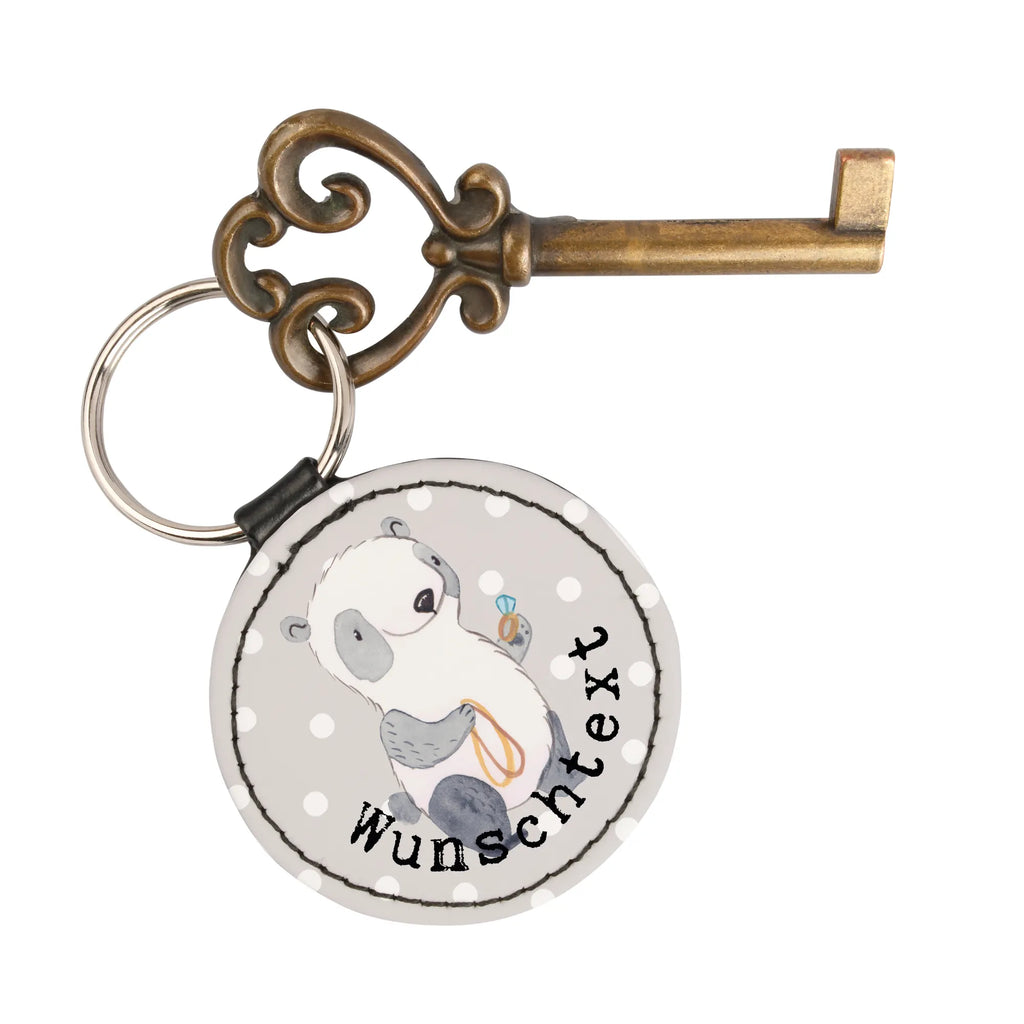 Personalisierter Schlüsselanhänger Schmuckverkäufer Herz Partner Schlüsselanhänger Personalisiert, Schlüsselanhänger Geschenk Personalisiert, Schlüsselanhänger Vintage Mit Gravur, Schlüsselanhänger Für Männer Mit Gravur, Schlüsselanhänger Für Kinder Mit Namen, Handgemachter Schlüsselanhänger Mit Wunschtext, Schlüsselanhänger Mit Datum, Schlüsselanhänger Mit Koordinaten, Schlüsselanhänger Für Frauen Mit Wunschtext, Schlüsselanhänger Für Paare Mit Wunschtext, Schlüsselanhänger Bedruckt, Schlüsselanhänger Selbst Gestalten, Schlüsselanhänger Mit Text, Filz Schlüsselanhänger Mit Text, Schlüsselanhänger Mit Herz Und Gravur, Personalisierter Schlüsselanhänger, Schlüsselanhänger Mit Initialen, Metall Schlüsselanhänger Mit Namen, Schlüsselanhänger Aus Leder Mit Gravur, Schlüsselanhänger Mit Widmung, Schlüsselanhänger Für Auto Mit Wunschtext, Schlüsselanhänger Aus Holz Mit Wunschtext, Freundschafts Schlüsselanhänger Mit Namen, Schlüsselanhänger Mit Botschaft, Schlüsselanhänger Liebevoll Gestaltet, Schlüsselanhänger Modern Mit Namen, Schlüsselanhänger Individuell, Schlüsselanhänger Für Haus Mit Gravur, Schlüsselanhänger Mit Wunschtext, Geschenk, Schenken, Jubiläum, Danke, Dankeschön, Beruf, Ausbildung, Abschied, Rente, Kollege, Kollegin, Arbeitskollege, Mitarbeiter, Firma, Schmuckgeschäft, Eröffnung, Juwelier, Goldschmied, Schmuckwarenhändler, Schmied, Schmuckverkäufer