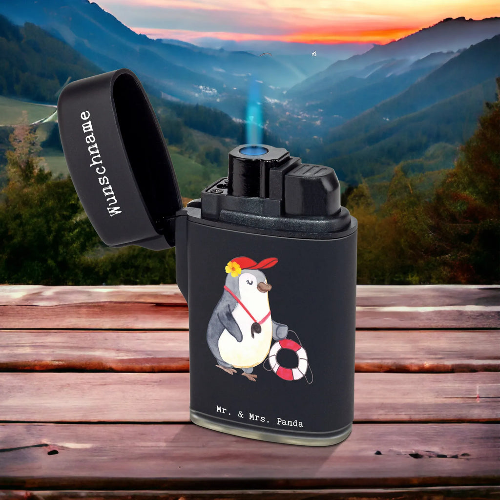 Personalisiertes Feuerzeug Bademeisterin mit Herz Feuerzeug Mit Namen Und Symbol, Feuerzeug Personalisiert, Feuerzeug Mit Wunschname, Feuerzeug Mit Initialen, Feuerzeug mit Widmung, Feuerzeug Selbst Gestalten, Feuerzeug Mit Text, Feuerzeug Mit Gas nachfüllbar, Feuerzeug Mit Spruch, Feuerzeug Mit Namen, Feuerzeug Geschenk Mit Namen, Feuerzeug Als Geschenk Personalisiert, Feuerzeug Mit Datum, Individuelles Feuerzeug, Hochwertiges Feuerzeug Mit Namen, Personalisiertes Feuerzeug, Feuerzeug Für Männer Mit Namen, Feuerzeug Mit Persönlicher Gravur, Feuerzeug Für Frauen Personalisiert, Feuerzeug Bedrucken Lassen, Feuerzeug Mit Gravur, Feuerzeug Mit Widmung, Feuerzeug Mit Wunschtext, Graviertes Feuerzeug, Beruf, Ausbildung, Jubiläum, Abschied, Rente, Kollege, Kollegin, Geschenk, Schenken, Arbeitskollege, Mitarbeiter, Firma, Danke, Dankeschön, Schwimmverein, Freibad, Schwimmbad, Schwimmschule, Bademeisterin, Badeanstalt, Rettungsschwimmerin, Schwimmmeisterin