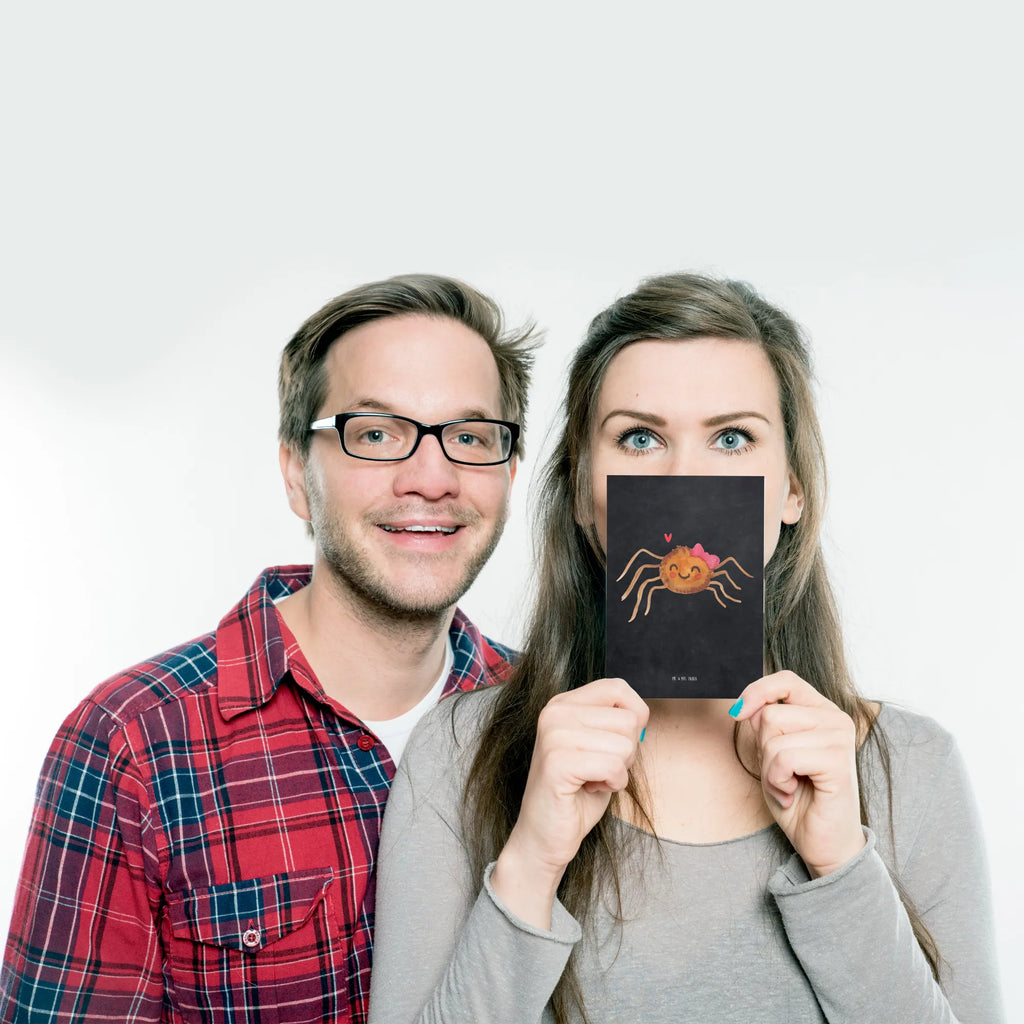 Postkarte Spinne Agathe Freude Postkarte, Designkarte, bildkarte, Kunstkarten, Ansichtskarte, kunstkarte, Grußkarte, Postkarten, Fotokarte, spruchkarte, Motivkarte, einzelkarte, Ansichtskarten, Merchandise, Spinne, Agathe, Spinne Agathe, Videos, Trend, Viraler Hit, Beliebte Spinne, Viral