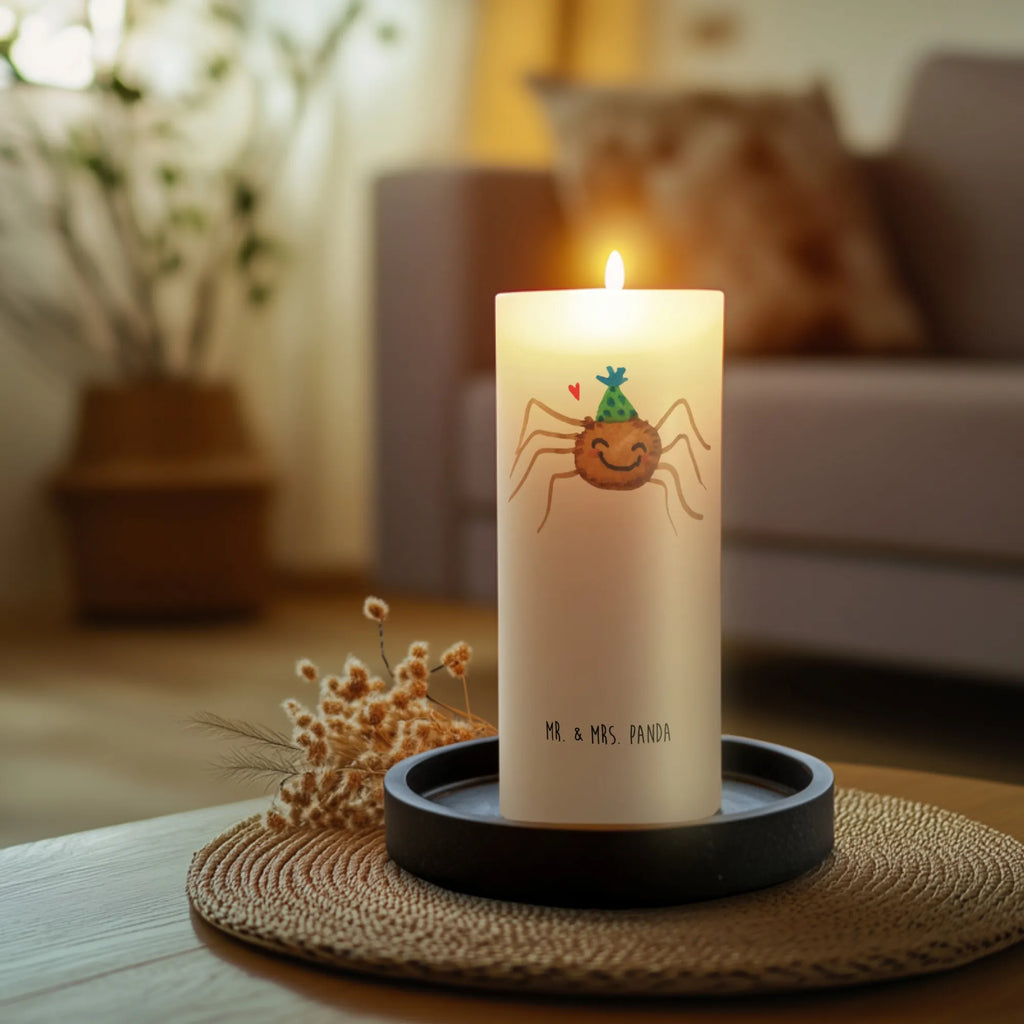 Kerze Spinne Agathe Party Zylinderkerze, Wachskerze, Erinnerungskerze, Bedruckte Kerze, Dekokerze, Dinnerkerze, Erinnerungslicht, Dekorative Kerze, Grosse Kerze, Osterkerze, Schmuckkerze, Hochzeitskerze, Gartenkerze, Kommunionskerze, Stumpenkerze, Kerze Mit Spruch, Adventskerze, Kerze Mit Motiv, Weihnachtskerze, Tafelkerze, Geburtskerze, Blockkerze, Tischkerze, Wunschkerze, Handgemachte Kerze, Laternenkerze, Geburtstagskerze, Spinne Agathe, Merchandise, Spinne, Agathe, Videos, Selbstliebe, Motivation, Wunder, Glück