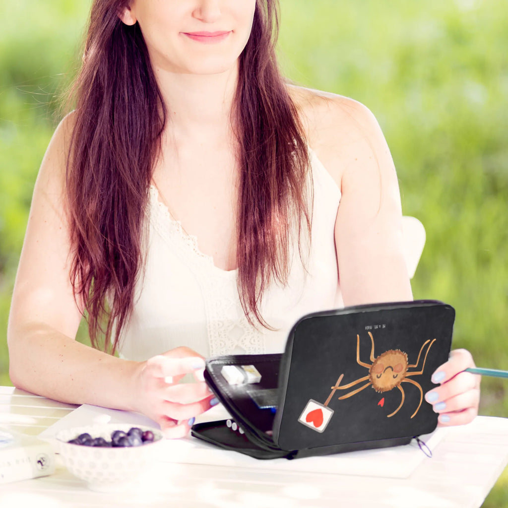 Leather folder Spider Agatha Motivation Einschulung, Schülerin, Motiv, Schüler, Geschenk, Federmappe, Kinder Federmappe, Schule, Stifte Etui, Büro Stifte Etui, Bestückte Federmappe, Stifterolle, Kind, Federmappe Einschulung, Stiftetasche, Federmäppchen, Grundschule, Federmäppchen bedruckt, Spinne Agathe, Spinne, Agathe, Videos, Merchandise, Dankeschön, Motivation, Glück, Liebe, Vertrauen