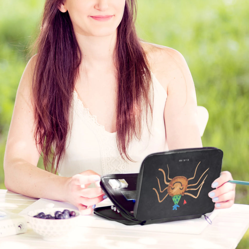 Leather folder Spider Agathe Party Stiftetasche, Geschenk, Schule, Kinder Federmappe, Schülerin, Einschulung, Federmappe, Stifte Etui, Stifterolle, Büro Stifte Etui, Federmäppchen, Kind, Grundschule, Motiv, Federmäppchen bedruckt, Schüler, Federmappe Einschulung, Bestückte Federmappe, Spinne Agathe, Spinne, Agathe, Videos, Merchandise, Wunder, Selbstliebe, Motivation, Glück