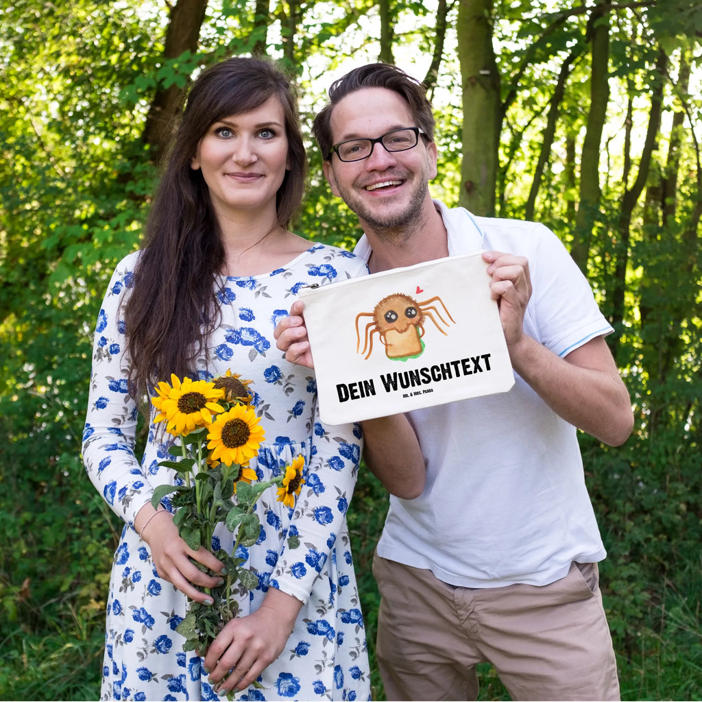 Personalisierte Schminktasche Spinne Agathe Sandwich Personalisierte Schminktasche, Schminktasche Mit Muster Und Namen, Schminktasche Reise Mit Namen, Schminktasche Mit Reißverschluss Und Namen, Kosmetiktasche Zum Mitnehmen Mit Namen, Schminktasche Stoff Mit Namen, Schminktasche Nachhaltig Mit Wunschtext, Reise-Kosmetiktasche Mit Name, Kosmetiktasche Damen Mit Namen, Schminktasche Tiermotiv Mit Namen, Schminktasche Geschenk Personalisiert, Schminktasche Für Unterwegs Mit Wunschtext, Schminktasche Blumen Mit Initialen, Schminktasche Klein Personalisiert, Kosmetiktasche Personalisiert, Schminktasche Groß Mit Wunschtext, Schminktasche Mit Namen, Schminktasche Leder Mit Gravur, Schminktasche Für Mädchen Mit Wunschtext, Kulturbeutel Damen Personalisiert, Schminktasche Mit Fächern Personalisiert, Schminktasche Mit Wunschtext, Schminktasche Für Unterwegs Mit Personalisierung, Kosmetiktasche Für Handtasche Personalisiert, Stiftetasche mit Wunschtext, Aufbewahrung Für Schminke Mit Namen, Schminktasche Zum Aufhängen Mit Name, Kosmetiktasche Organizer Mit Wunschtext, Schminktäschchen Mit Initialen, Stifteaufbewahrung Personalisiert, Make-Up Tasche Mit Name, Schminktasche Für Teenager Mit Namen, Schminkbeutel Mit Gravur, Spinne Agathe, Spinne, Agathe, Videos, Merchandise, Hungrig, Hunger, Lebensfreude, Verfressen, Glück, Alles wird gut, Mut