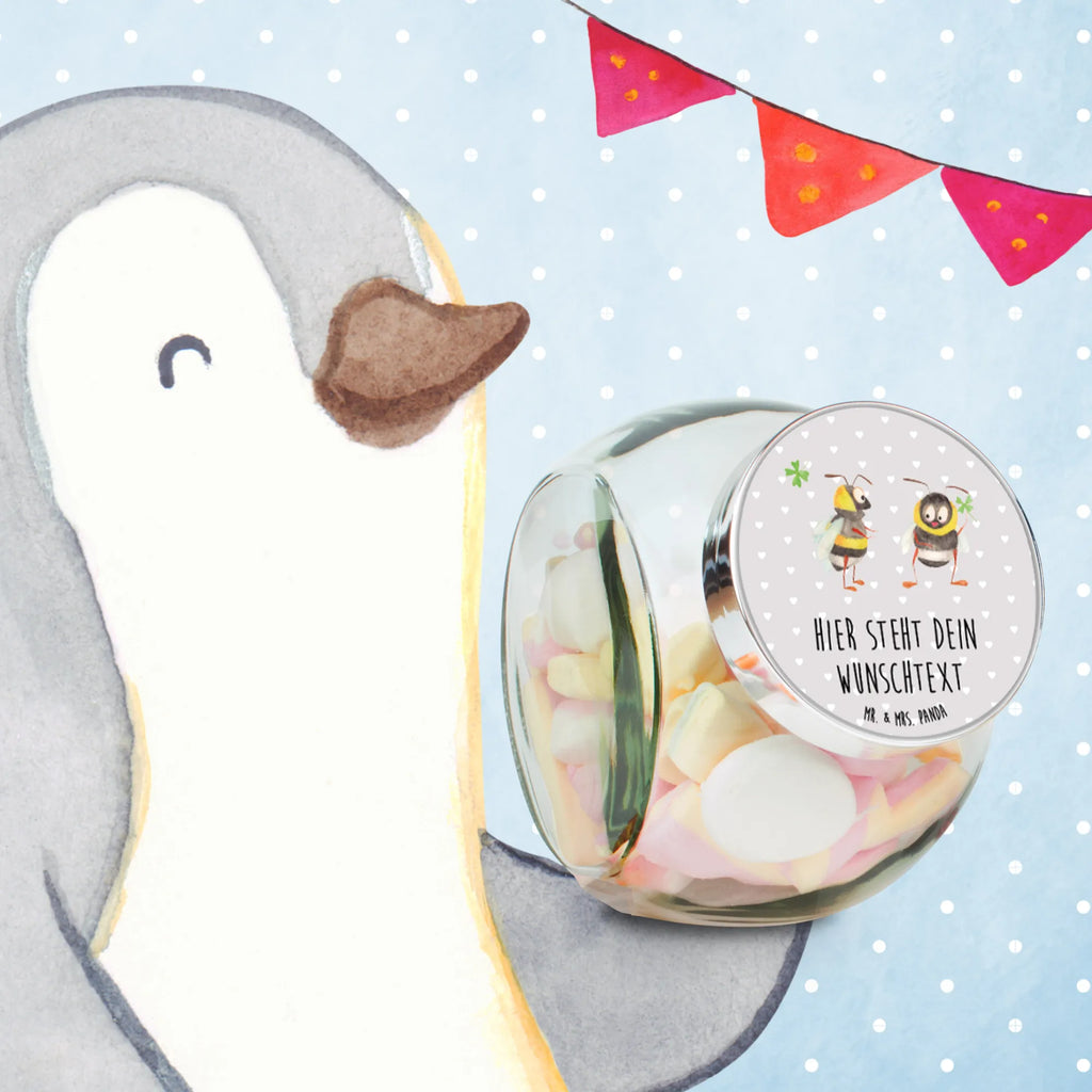 Personalisiertes Bonbonglas Bienen Paar Bonbonglas Party Mit Wunschtext, Bonbonglas Vintage Mit Wunschtext, Glas Für Naschkatzen Mit Wunschtext, Geschenkglas Für Süßes Mit Wunschtext, Vorratsdose Für Süßigkeiten Mit Gravur, Naschglas Mit Wunschtext, Bonboniere Mit Gravur, Leckerliglas Mit Wunschtext, Bonbonglas Mit Schraubdeckel Und Wunschtext, Bonbonglas Mit Wunschtext, Bonbonglas Retro Mit Namen, Süßigkeitenglas Mit Wunschtext, Naschdose Mit Namen, Glas Für Bonbons Mit Namen, Glasdose Für Bonbons Personalisiert, Bonbonglas Selbst Gestalten, Aufbewahrungsglas Für Süßes Mit Namen, Bonbonglas Mit Liebevollem Spruch, Bonbonglas Küche Mit Gravur, Bonbonglas Bedruckt, Personalisiertes Bonbonglas, Vorratsglas Für Süßigkeiten Personalisiert, Bonbonglas Mit Korken Und Namen, Glasbehälter Für Naschzeug Mit Gravur, Bonbonglas Graviert, Bonbonglas Mit Deckel Und Gravur, Bonbonglas Mit Spruch, Bonbonglas Mit Namen, Bonbonglas Für Erwachsene Personalisiert, Bonbonglas Für Kinder Mit Namen, Deko Bonbonglas Mit Gravur, Bonbonglas Als Geschenk Personalisiert, Candyglas Mit Gravur, Liebe, Partner, Freund, Freundin, Ehemann, Ehefrau, Heiraten, Verlobung, Heiratsantrag, Liebesgeschenk, Jahrestag, Hocheitstag, für Ehemann, verliebte Schildkröten, Schildkröten, Geschenk für Freundin, Liebesbeweis, Geschenk für Frauen, Valentinstag, für Männer, Geschenk für Partner, Hochzeitstag, Mitbringsel