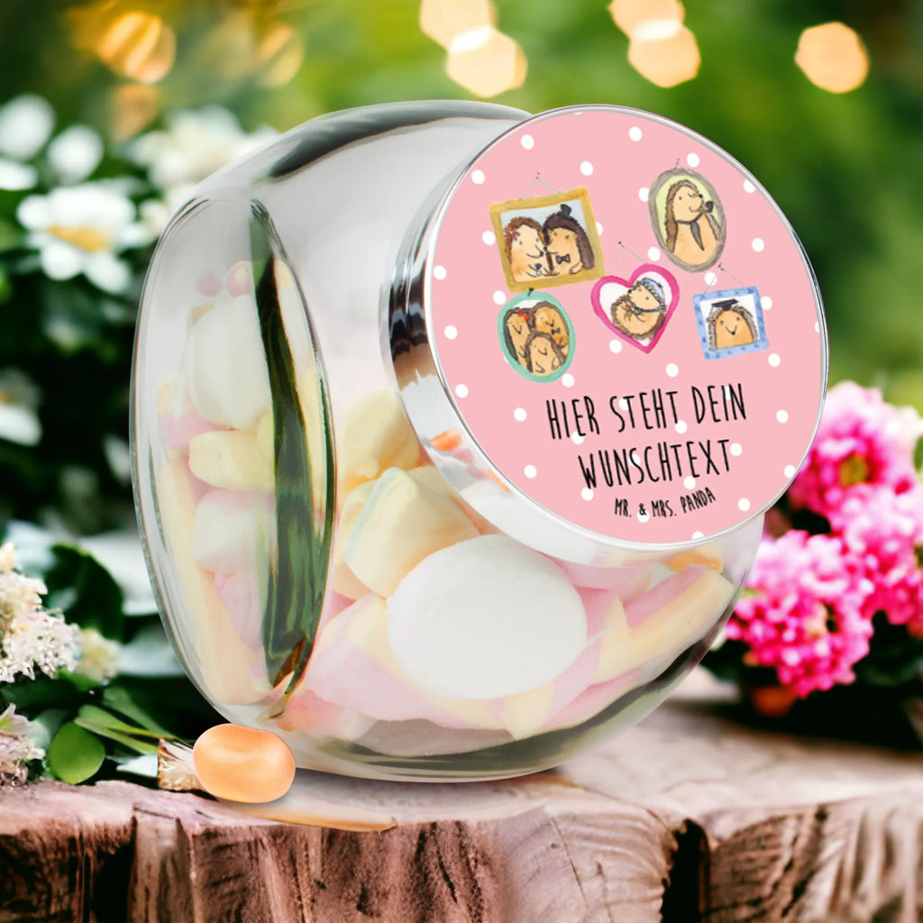 Personalisiertes Bonbonglas Igel Familie Bonbonglas Mit Deckel Und Gravur, Bonbonglas Party Mit Wunschtext, Naschdose Mit Namen, Bonbonglas Mit Namen, Bonbonglas Für Kinder Mit Namen, Glasbehälter Für Naschzeug Mit Gravur, Bonbonglas Mit Schraubdeckel Und Wunschtext, Glas Für Bonbons Mit Namen, Leckerliglas Mit Wunschtext, Naschglas Mit Wunschtext, Süßigkeitenglas Mit Wunschtext, Bonbonglas Vintage Mit Wunschtext, Glasdose Für Bonbons Personalisiert, Bonbonglas Mit Korken Und Namen, Aufbewahrungsglas Für Süßes Mit Namen, Personalisiertes Bonbonglas, Bonbonglas Bedruckt, Bonbonglas Für Erwachsene Personalisiert, Vorratsdose Für Süßigkeiten Mit Gravur, Geschenkglas Für Süßes Mit Wunschtext, Vorratsglas Für Süßigkeiten Personalisiert, Bonbonglas Selbst Gestalten, Bonbonglas Graviert, Glas Für Naschkatzen Mit Wunschtext, Bonbonglas Mit Wunschtext, Bonbonglas Küche Mit Gravur, Deko Bonbonglas Mit Gravur, Bonbonglas Mit Spruch, Candyglas Mit Gravur, Bonbonglas Retro Mit Namen, Bonbonglas Als Geschenk Personalisiert, Bonboniere Mit Gravur, Bonbonglas Mit Liebevollem Spruch, Familie, Vatertag, Muttertag, Bruder, Schwester, Mama, Papa, Oma, Opa, Zusammenhalt, Bilder, Glück, Liebe, Igel