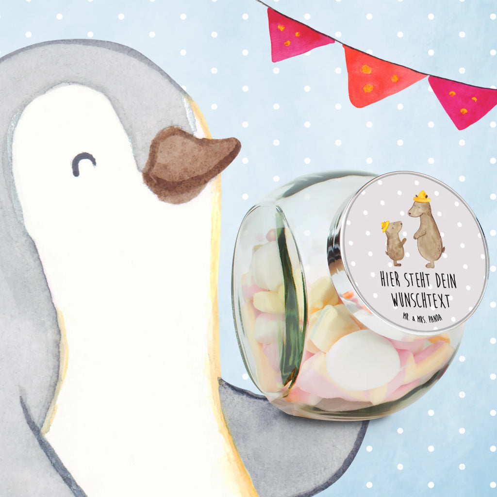 Personalisiertes Bonbonglas Bären mit Hut Süßigkeitenglas Mit Wunschtext, Bonbonglas Retro Mit Namen, Bonbonglas Party Mit Wunschtext, Deko Bonbonglas Mit Gravur, Bonbonglas Küche Mit Gravur, Bonbonglas Mit Korken Und Namen, Bonbonglas Mit Schraubdeckel Und Wunschtext, Personalisiertes Bonbonglas, Bonbonglas Selbst Gestalten, Bonbonglas Mit Namen, Bonbonglas Graviert, Glas Für Bonbons Mit Namen, Vorratsglas Für Süßigkeiten Personalisiert, Bonbonglas Für Erwachsene Personalisiert, Bonbonglas Mit Spruch, Geschenkglas Für Süßes Mit Wunschtext, Glasbehälter Für Naschzeug Mit Gravur, Naschdose Mit Namen, Bonbonglas Mit Wunschtext, Bonbonglas Für Kinder Mit Namen, Bonbonglas Vintage Mit Wunschtext, Bonbonglas Bedruckt, Glasdose Für Bonbons Personalisiert, Vorratsdose Für Süßigkeiten Mit Gravur, Bonbonglas Als Geschenk Personalisiert, Bonbonglas Mit Liebevollem Spruch, Leckerliglas Mit Wunschtext, Glas Für Naschkatzen Mit Wunschtext, Bonboniere Mit Gravur, Bonbonglas Mit Deckel Und Gravur, Aufbewahrungsglas Für Süßes Mit Namen, Candyglas Mit Gravur, Naschglas Mit Wunschtext, Papa, Vatertag, Muttertag, Oma, Opa, Familie, Schwester, Mama, Bruder, Daddy, Sohn, Bären, Söhne, Papi, Kind, Vorbild, Dad, Family, Paps, Vater, Lieblingsmensch, Kinder, Bär, Vater-Sohn