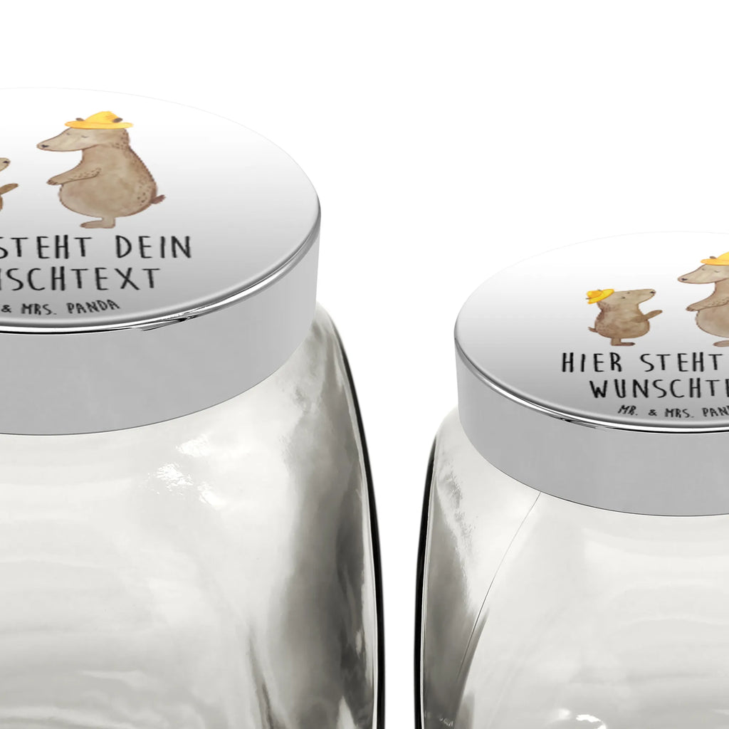 Personalisiertes Bonbonglas Bären mit Hut Süßigkeitenglas Mit Wunschtext, Bonbonglas Retro Mit Namen, Bonbonglas Party Mit Wunschtext, Deko Bonbonglas Mit Gravur, Bonbonglas Küche Mit Gravur, Bonbonglas Mit Korken Und Namen, Bonbonglas Mit Schraubdeckel Und Wunschtext, Personalisiertes Bonbonglas, Bonbonglas Selbst Gestalten, Bonbonglas Mit Namen, Bonbonglas Graviert, Glas Für Bonbons Mit Namen, Vorratsglas Für Süßigkeiten Personalisiert, Bonbonglas Für Erwachsene Personalisiert, Bonbonglas Mit Spruch, Geschenkglas Für Süßes Mit Wunschtext, Glasbehälter Für Naschzeug Mit Gravur, Naschdose Mit Namen, Bonbonglas Mit Wunschtext, Bonbonglas Für Kinder Mit Namen, Bonbonglas Vintage Mit Wunschtext, Bonbonglas Bedruckt, Glasdose Für Bonbons Personalisiert, Vorratsdose Für Süßigkeiten Mit Gravur, Bonbonglas Als Geschenk Personalisiert, Bonbonglas Mit Liebevollem Spruch, Leckerliglas Mit Wunschtext, Glas Für Naschkatzen Mit Wunschtext, Bonboniere Mit Gravur, Bonbonglas Mit Deckel Und Gravur, Aufbewahrungsglas Für Süßes Mit Namen, Candyglas Mit Gravur, Naschglas Mit Wunschtext, Papa, Vatertag, Muttertag, Oma, Opa, Familie, Schwester, Mama, Bruder, Daddy, Sohn, Bären, Söhne, Papi, Kind, Vorbild, Dad, Family, Paps, Vater, Lieblingsmensch, Kinder, Bär, Vater-Sohn