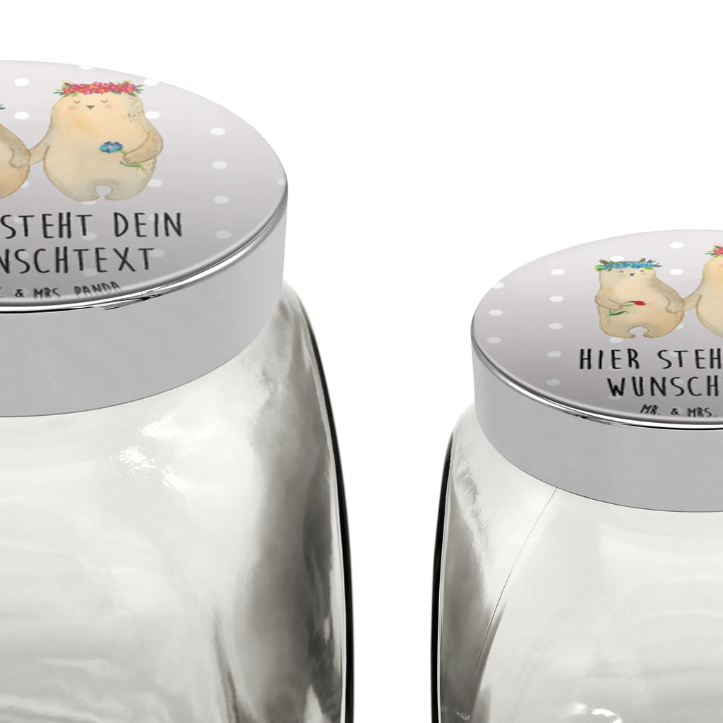 Personalisiertes Bonbonglas Bären mit Blumenkranz Glas Für Bonbons Mit Namen, Süßigkeitenglas Mit Wunschtext, Bonbonglas Retro Mit Namen, Bonbonglas Selbst Gestalten, Deko Bonbonglas Mit Gravur, Aufbewahrungsglas Für Süßes Mit Namen, Candyglas Mit Gravur, Glasdose Für Bonbons Personalisiert, Bonbonglas Mit Namen, Bonbonglas Graviert, Bonbonglas Mit Deckel Und Gravur, Leckerliglas Mit Wunschtext, Bonbonglas Für Kinder Mit Namen, Bonbonglas Party Mit Wunschtext, Bonbonglas Küche Mit Gravur, Naschdose Mit Namen, Bonbonglas Für Erwachsene Personalisiert, Glas Für Naschkatzen Mit Wunschtext, Vorratsglas Für Süßigkeiten Personalisiert, Bonbonglas Mit Schraubdeckel Und Wunschtext, Bonboniere Mit Gravur, Personalisiertes Bonbonglas, Bonbonglas Mit Spruch, Geschenkglas Für Süßes Mit Wunschtext, Bonbonglas Bedruckt, Bonbonglas Mit Wunschtext, Bonbonglas Mit Liebevollem Spruch, Bonbonglas Als Geschenk Personalisiert, Naschglas Mit Wunschtext, Bonbonglas Vintage Mit Wunschtext, Glasbehälter Für Naschzeug Mit Gravur, Bonbonglas Mit Korken Und Namen, Vorratsdose Für Süßigkeiten Mit Gravur, Familie, Vatertag, Muttertag, Bruder, Schwester, Mama, Papa, Oma, Opa, Kinder, Lieblingsmensch, Mutter, beste Mutter, Mutti, Vorbild, Kind, Bären, Töchter, Bär, Lieblingsmama, Geschenk Mama. Muttertag, Mami, Tochter, Family, weltbeste Mama