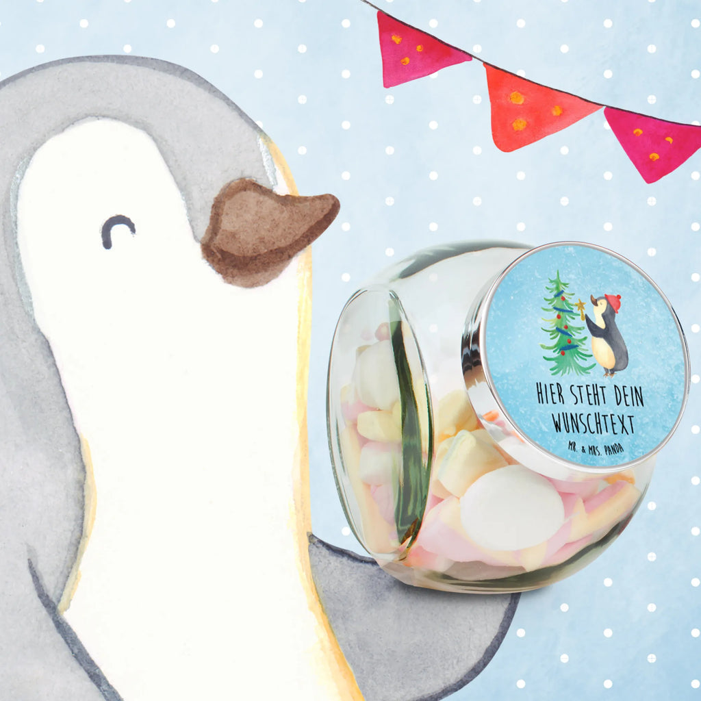 Personalisiertes Bonbonglas Pinguin Weihnachtsbaum Geschenkglas Für Süßes Mit Wunschtext, Bonboniere Mit Gravur, Deko Bonbonglas Mit Gravur, Bonbonglas Mit Schraubdeckel Und Wunschtext, Naschglas Mit Wunschtext, Vorratsdose Für Süßigkeiten Mit Gravur, Bonbonglas Graviert, Vorratsglas Für Süßigkeiten Personalisiert, Bonbonglas Bedruckt, Leckerliglas Mit Wunschtext, Bonbonglas Mit Wunschtext, Bonbonglas Mit Spruch, Bonbonglas Mit Deckel Und Gravur, Glas Für Naschkatzen Mit Wunschtext, Candyglas Mit Gravur, Bonbonglas Vintage Mit Wunschtext, Bonbonglas Party Mit Wunschtext, Glasdose Für Bonbons Personalisiert, Bonbonglas Mit Namen, Glas Für Bonbons Mit Namen, Glasbehälter Für Naschzeug Mit Gravur, Bonbonglas Als Geschenk Personalisiert, Personalisiertes Bonbonglas, Bonbonglas Mit Korken Und Namen, Süßigkeitenglas Mit Wunschtext, Bonbonglas Küche Mit Gravur, Bonbonglas Mit Liebevollem Spruch, Bonbonglas Für Erwachsene Personalisiert, Bonbonglas Retro Mit Namen, Bonbonglas Selbst Gestalten, Aufbewahrungsglas Für Süßes Mit Namen, Bonbonglas Für Kinder Mit Namen, Naschdose Mit Namen, Winter, Weihnachtsdeko, Nikolaus, Weihnachten, Advent, Heiligabend, Wintermotiv, Pinguin