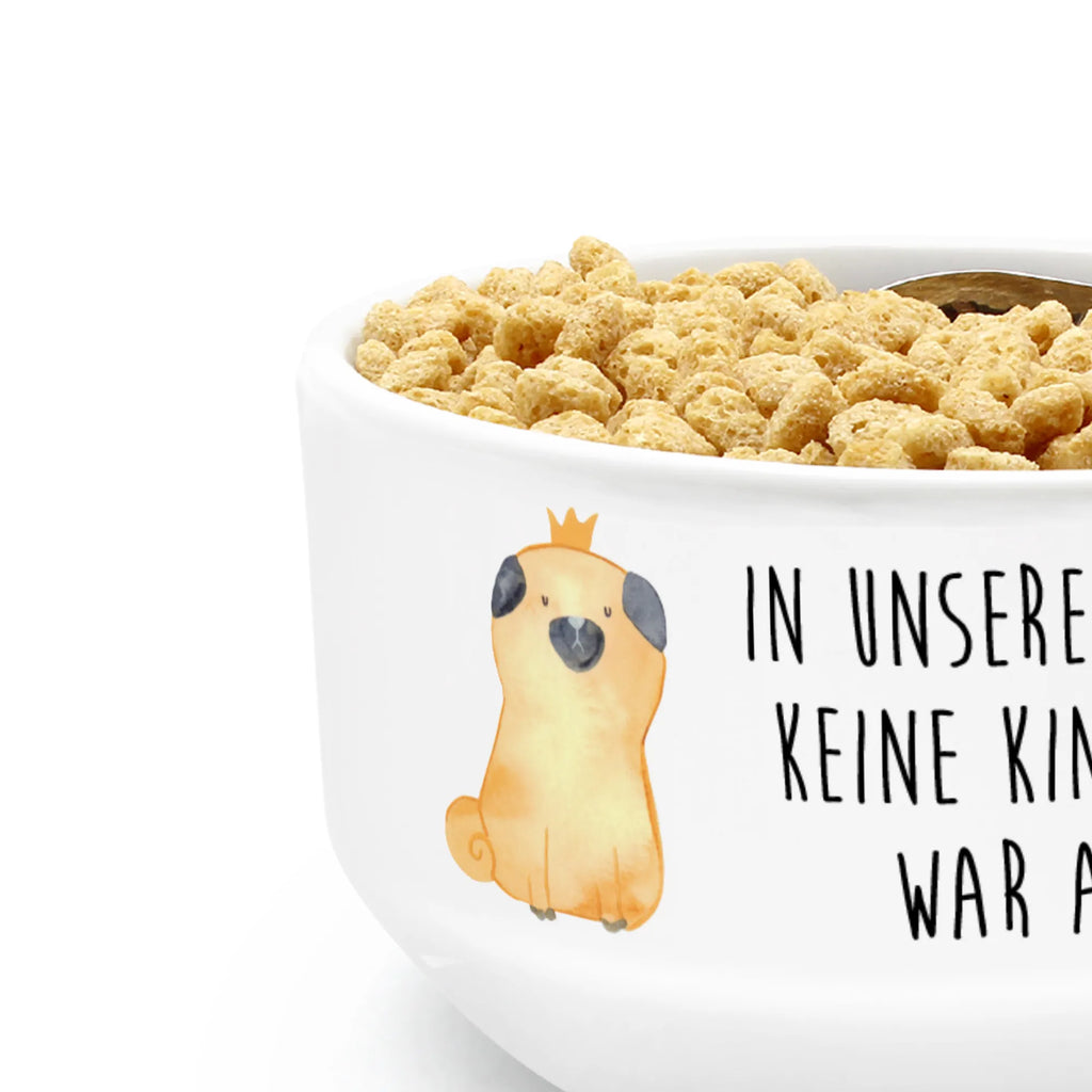 Müslischale Mops Krone Müsli schale, Müslischale Porzellan, Müslischale, Schüssel, Suppenschüssel, Müslischale Keramik, Schöne Müslischalen, Dessertschüssel, Salatschüssel, Früstücksschüssel, Frühstücksschalen, Müsli schalen, Weiße Müslischalen, Obstschale, Keramik Müslischale, Müslischale mit Spruch, Porzellan Schale, Müslischale lustig, Snackschale, Keramik Schüssel, Müslischüssel, Müslischalen bunt, Bunte Müslischalen, Hund, Hundemotiv, Haustier, Hunderasse, Tierliebhaber, Hundebesitzer, Sprüche, kinderlos, allergisch, lustig, Mops, Hausregel, Hundebesitzer. Spruch