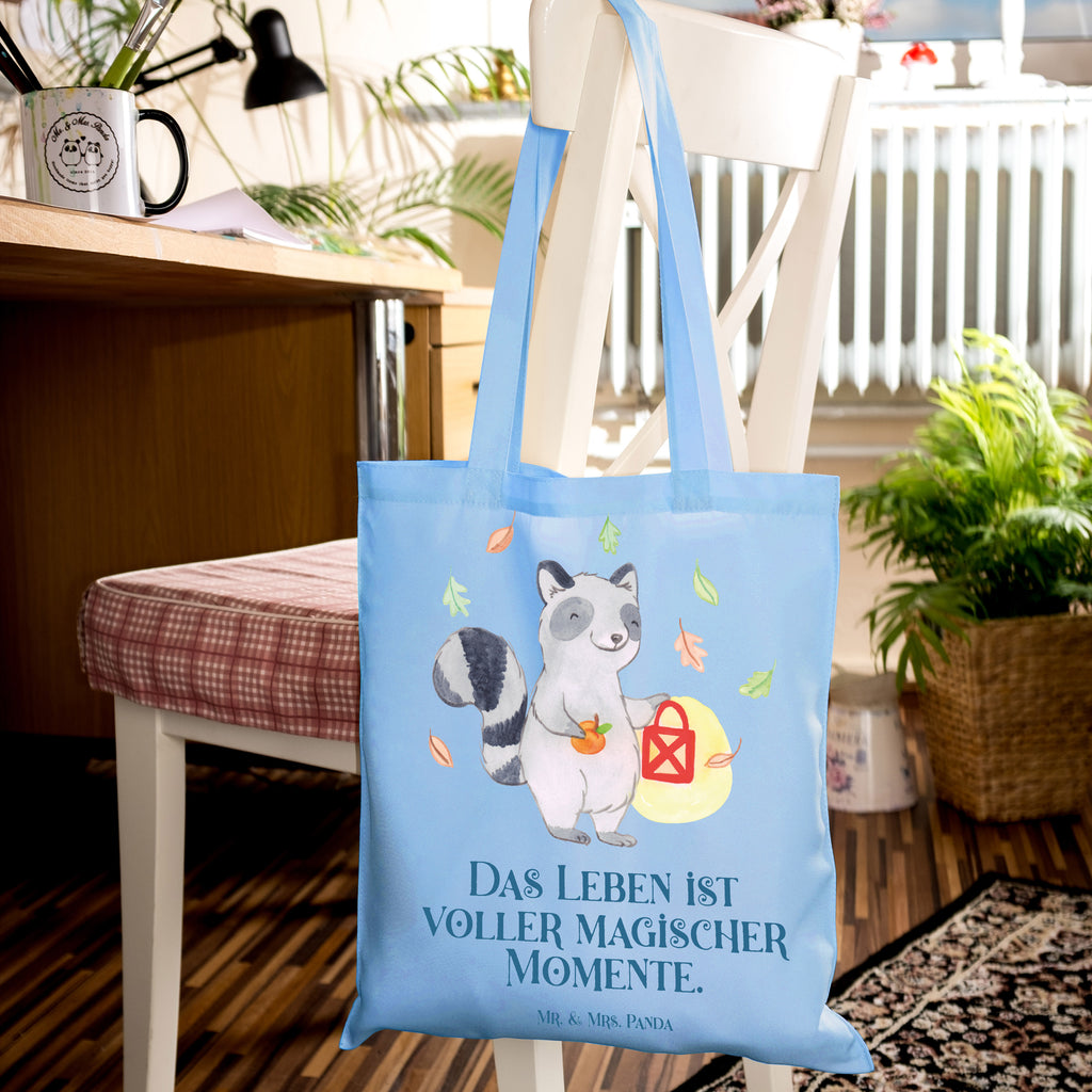 Tragetasche Waschbär Laterne Jutebeutel, Tasche, Einkaufstüte, shopping tasche, Shopper, unitasche, Badetasche, Einkaufsbeutel, Tüte, Stoffbeutel, büchertasche, Schultertasche, Strandtasche, Schultasche, Einkaufstasche, Laptoptasche, Tragetasche, tote bag, Jutetasche, Beutel, Henkeltasche, uni tasche, Stofftasche, Leinentasche, baumwollbeutel, bedruckte tasche, Alltagstasche, Statementbeutel, Beuteltasche, Baumwolltasche, Umhängetasche, Halloween, Martinssingen, Dekoration, Deko, Schenken, Geschenke, Herbst, Waschbär, Süßes sonst gibt's saures, Laterne, Trick or Treat, Halloween Deko