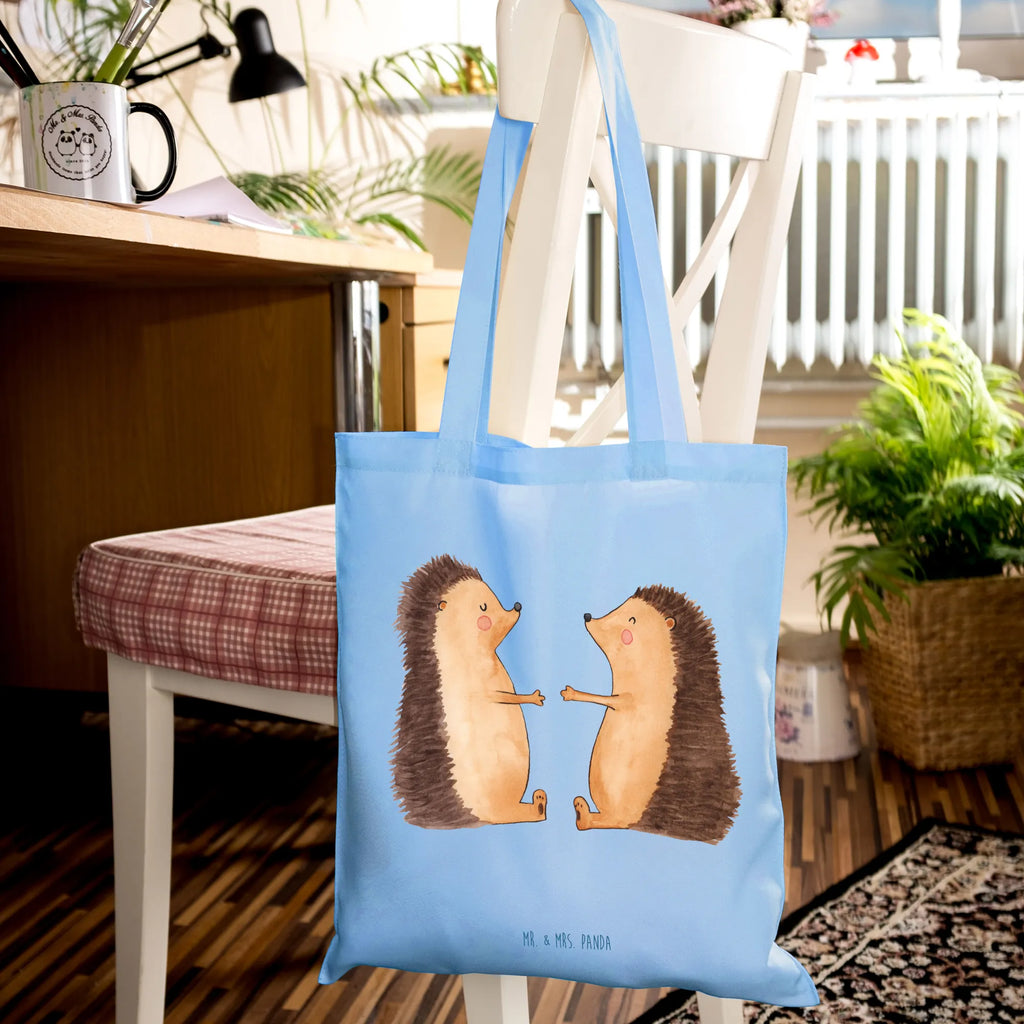 Tragetasche Igel Liebe Umhängetasche, Shopper, Beuteltasche, Tragetasche, Badetasche, Jutebeutel, Einkaufstüte, Stoffbeutel, Jutetasche, Stofftasche, Laptoptasche, Tasche, Schultertasche, Beutel, Strandtasche, Einkaufstasche, Liebe, Partner, Freund, Freundin, Ehemann, Ehefrau, Heiraten, Verlobung, Heiratsantrag, Liebesgeschenk, Jahrestag, Hocheitstag, Hochzeitstag, Verheiratet, Liebesbeweis, Igel, Verliebt, Hochzeit, Geschenk, Verlobt