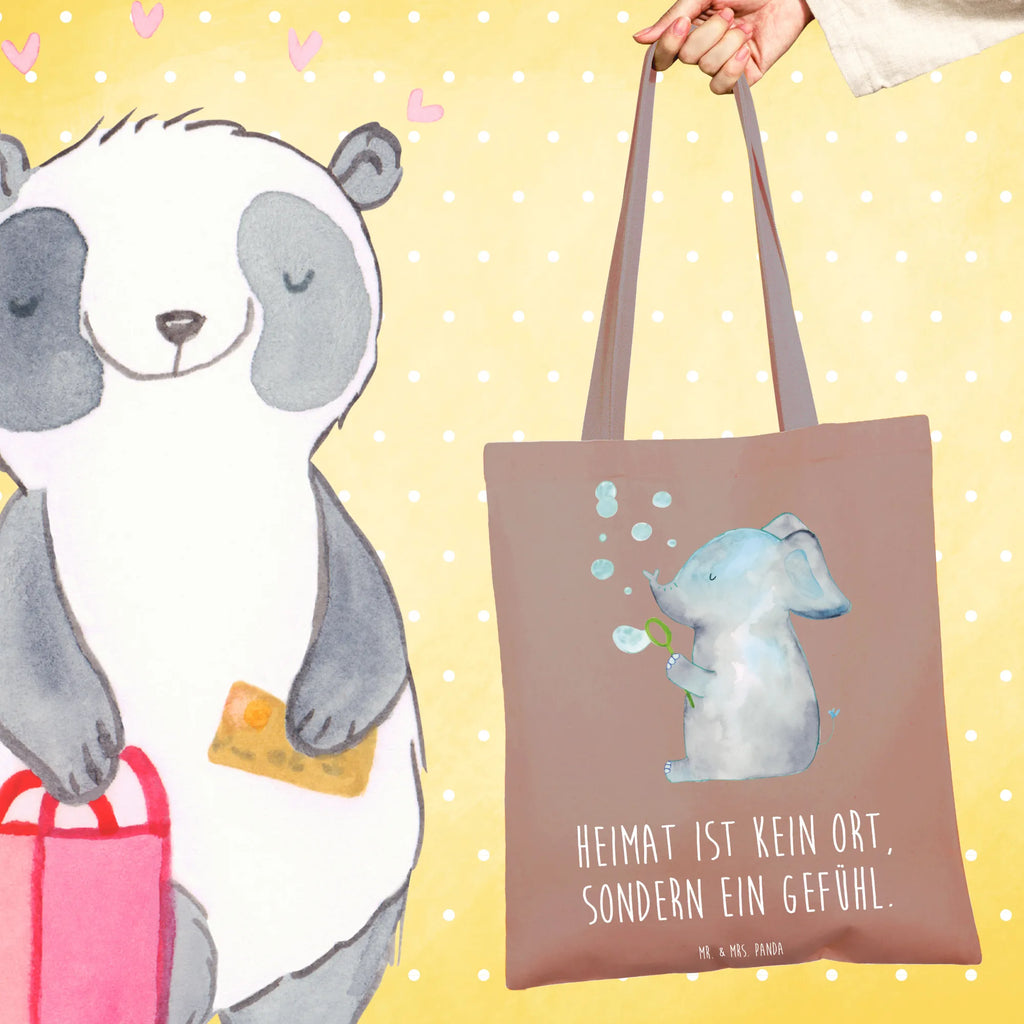 Tragetasche Elefant Seifenblasen Tragetasche, Umhängetasche, Tasche, Jutebeutel, Beuteltasche, Laptoptasche, Einkaufstüte, Einkaufstasche, Schultertasche, Shopper, Jutetasche, Stofftasche, Stoffbeutel, Beutel, Strandtasche, Badetasche, Tiermotive, Gute Laune, lustige Sprüche, Tiere, Elefanten, Liebesbeweis, Rüsseltier, Heimat, Liebesspruch, Liebe, Dickhäuter, Elefant, Seifenblasen, Gefühl. Daheim