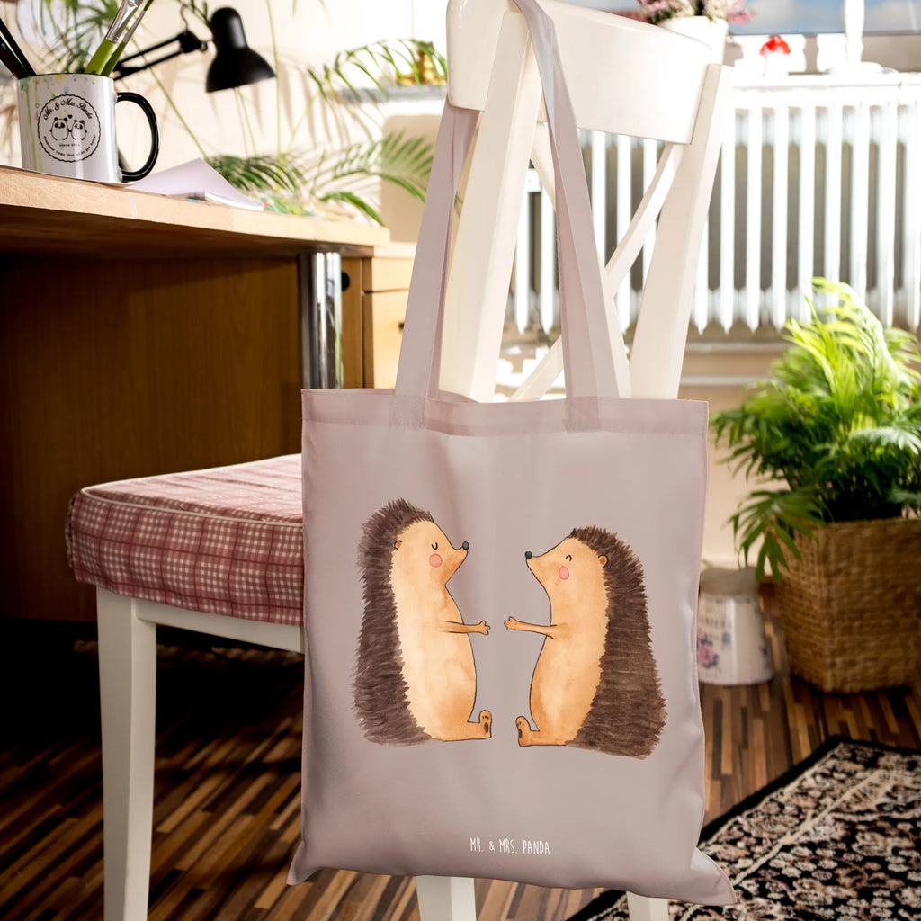 Tragetasche Igel Liebe Umhängetasche, Shopper, Beuteltasche, Tragetasche, Badetasche, Jutebeutel, Einkaufstüte, Stoffbeutel, Jutetasche, Stofftasche, Laptoptasche, Tasche, Schultertasche, Beutel, Strandtasche, Einkaufstasche, Liebe, Partner, Freund, Freundin, Ehemann, Ehefrau, Heiraten, Verlobung, Heiratsantrag, Liebesgeschenk, Jahrestag, Hocheitstag, Hochzeitstag, Verheiratet, Liebesbeweis, Igel, Verliebt, Hochzeit, Geschenk, Verlobt