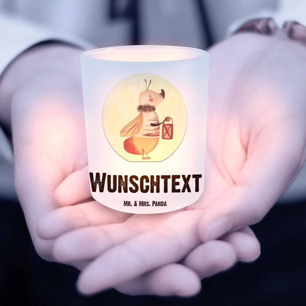 Personalisiertes Windlicht Glühwürmchen Windlicht Dekoration mit Namen, Teelichthalter mit Namen, Windlicht Skandinavisch, Teelichthalter für draußen selber gestalten, Windlicht Geschenk, Windlicht Groß, Windlicht Kerzenhalter, Windlicht Romantisch, Windlicht Vintage mit Namen, Teelichthalter mit Wunschtext, Windlicht Laterne, Windlicht Garten mit Namen, Windlicht Handgemacht, Windlicht Klein, Windlicht Design, Windlicht Nachhaltig, Windlicht Draußen selber gestalten, Windlicht Outdoor, Windlichter mit Namen, Teelichthalter Outdoor mit Namen, Windlicht Terrasse, Windlicht Glas mit Wunschtext, Windlicht Wohnzimmer, Windlicht Boho, Windlicht Für Draußen, Windlicht Modern, Teelicht Glas mit Namen, Windlicht Balkon, Windlicht mit Namen, Tiermotive, Gute Laune, lustige Sprüche, Tiere, Jahrestag, Liebesbeweis, Glühwurm, Lieblingsmensch, Liebesspruch, magisch, Leuchten, Liebe, Falter, Heiratsantrag, Verlobung, Glühwürmchen