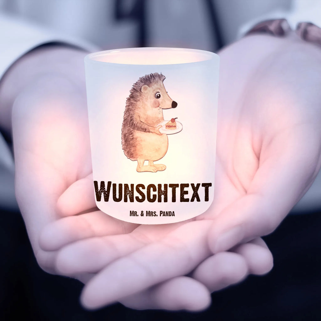 Personalisiertes Windlicht Igel Kuchenstück Windlicht Wohnzimmer, Windlicht Groß, Windlicht Skandinavisch, Windlicht Laterne, Windlicht Für Draußen, Windlichter mit Namen, Windlicht Romantisch, Windlicht Balkon, Windlicht Design, Windlicht Dekoration mit Namen, Teelichthalter mit Namen, Windlicht Klein, Windlicht Terrasse, Windlicht Outdoor, Windlicht Garten mit Namen, Teelichthalter mit Wunschtext, Teelichthalter für draußen selber gestalten, Windlicht Nachhaltig, Windlicht mit Namen, Windlicht Handgemacht, Windlicht Kerzenhalter, Windlicht Glas mit Wunschtext, Windlicht Boho, Teelicht Glas mit Namen, Windlicht Modern, Windlicht Draußen selber gestalten, Windlicht Geschenk, Teelichthalter Outdoor mit Namen, Windlicht Vintage mit Namen, Tiermotive, Gute Laune, lustige Sprüche, Tiere, Kuchen, Backen Geschenk, Einladung Party, Essen Spruch, Torte, Kuchen backen, Geburtstagskuchen, Igel
