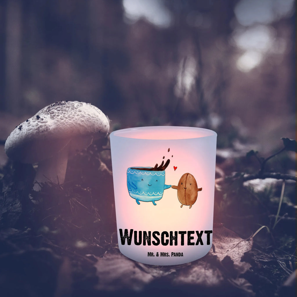 Personalisiertes Windlicht Kaffee Bohne Windlichter mit Namen, Windlicht Terrasse, Windlicht Draußen selber gestalten, Windlicht Klein, Windlicht Dekoration mit Namen, Windlicht Laterne, Teelichthalter mit Wunschtext, Windlicht Nachhaltig, Windlicht Modern, Windlicht Wohnzimmer, Windlicht Balkon, Windlicht Groß, Windlicht Romantisch, Teelichthalter Outdoor mit Namen, Windlicht Outdoor, Windlicht Kerzenhalter, Windlicht Boho, Windlicht Glas mit Wunschtext, Teelichthalter für draußen selber gestalten, Windlicht Design, Windlicht mit Namen, Teelichthalter mit Namen, Teelicht Glas mit Namen, Windlicht Für Draußen, Windlicht Skandinavisch, Windlicht Geschenk, Windlicht Garten mit Namen, Windlicht Vintage mit Namen, Windlicht Handgemacht, Tiermotive, Gute Laune, lustige Sprüche, Tiere, Genuss, Kaffeebohne, Glück, Kaffee, Zufriedenheit