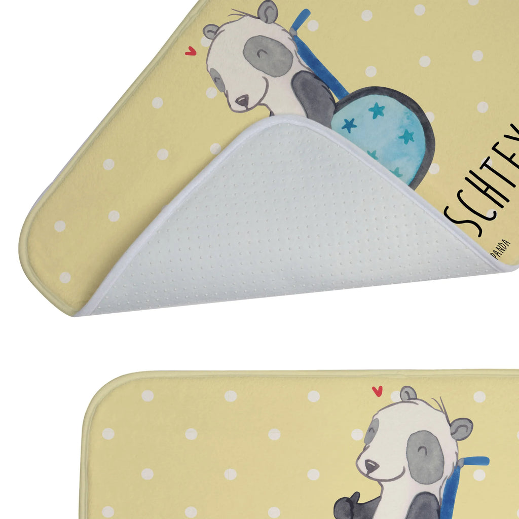 Personalizowana mata łazienkowa Panda wózek inwalidzki Badläufer Mit Namen, Badematten Set Personalisiert, Badvorleger Groß Mit Wunschtext, Werbegeschenk mit Text, Waschbarer Badvorleger Mit Namen, Badematte Rutschfest Mit Namen, Badezimmer Matte Mit Namen, Badvorleger Für Dusche Mit Wunschtext, Badvorleger Für Badewanne Mit Namen, Badmatte Waschbar Mit Wunschtext, Badvorleger Selbst Gestalten, Badvorleger Weiß Mit Namen, Rechteckiger Badvorleger Mit Namen, Badezimmermatte Mit Wunschtext, Webegeschenk mit Firmennamen, Badvorleger Gemustert Mit Wunschtext, Badteppich Mit Wunschtext, Runder Badvorleger Personalisiert, Badezimmerteppich Personalisiert, Personaliserter Badvorleger, Badvorleger Modern Mit Namen, Teppich Fürs Bad Mit Namen, Badvorleger Design Mit Gravur, Badvorleger Mit Wunschtext, Badvorleger Mit Bestickung, Badvorleger Klein Mit Namen, Duschvorleger Mit Namen, Badvorleger Mit Gravur, Badgarnitur Mit Wunschtext, Badvorleger Mit Namen, Rutschfester Badvorleger Mit Namen, Badvorleger Baumwolle Mit Namen, Badvorleger Klassisch Mit Wunschtext, Badvorleger Nachhaltig Mit Namen, Bad Fußmatte Personalisiert, Badvorleger Vintage Mit Namen, Badematte Mit Namen, Badvorleger Mit Initialen, Saugfähiger Badvorleger Mit Wunschtext, Badvorleger Schwarz Mit Wunschtext, Weicher Badvorleger Mit Wunschtext, Badvorleger Gäste-WC Personalisiert, Badvorleger Mikrofaser Personalisiert, Rollstuhl, Panda