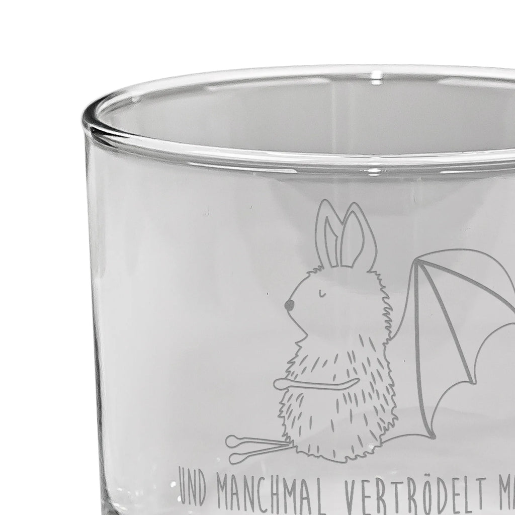 Whiskey Glas Fledermaus Sitzen Whiskey Glas mit Sprüchen, Whiskey Glas mit Gravur, Whiskey Tumbler, Whiskey Glas, Whiskeyglas mit Spruch, Whiskyglas mit Gravur, Whiskygläser, Edle Whiskygläser, Gravur Whiskyglas, Whisky Gläser, Whiskeylgas, Tiermotive, Gute Laune, lustige Sprüche, Tiere, entspannen, Motivation, Fledermäuse, Fledermaus