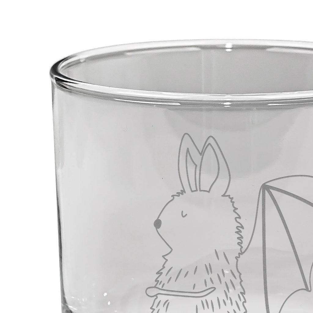 Whiskey Glas Fledermaus Sitzen Whiskey Glas mit Sprüchen, Whiskey Glas mit Gravur, Whiskey Tumbler, Whiskey Glas, Whiskeyglas mit Spruch, Whiskyglas mit Gravur, Whiskygläser, Edle Whiskygläser, Gravur Whiskyglas, Whisky Gläser, Whiskeylgas, Tiermotive, Gute Laune, lustige Sprüche, Tiere, entspannen, Motivation, Fledermäuse, Fledermaus