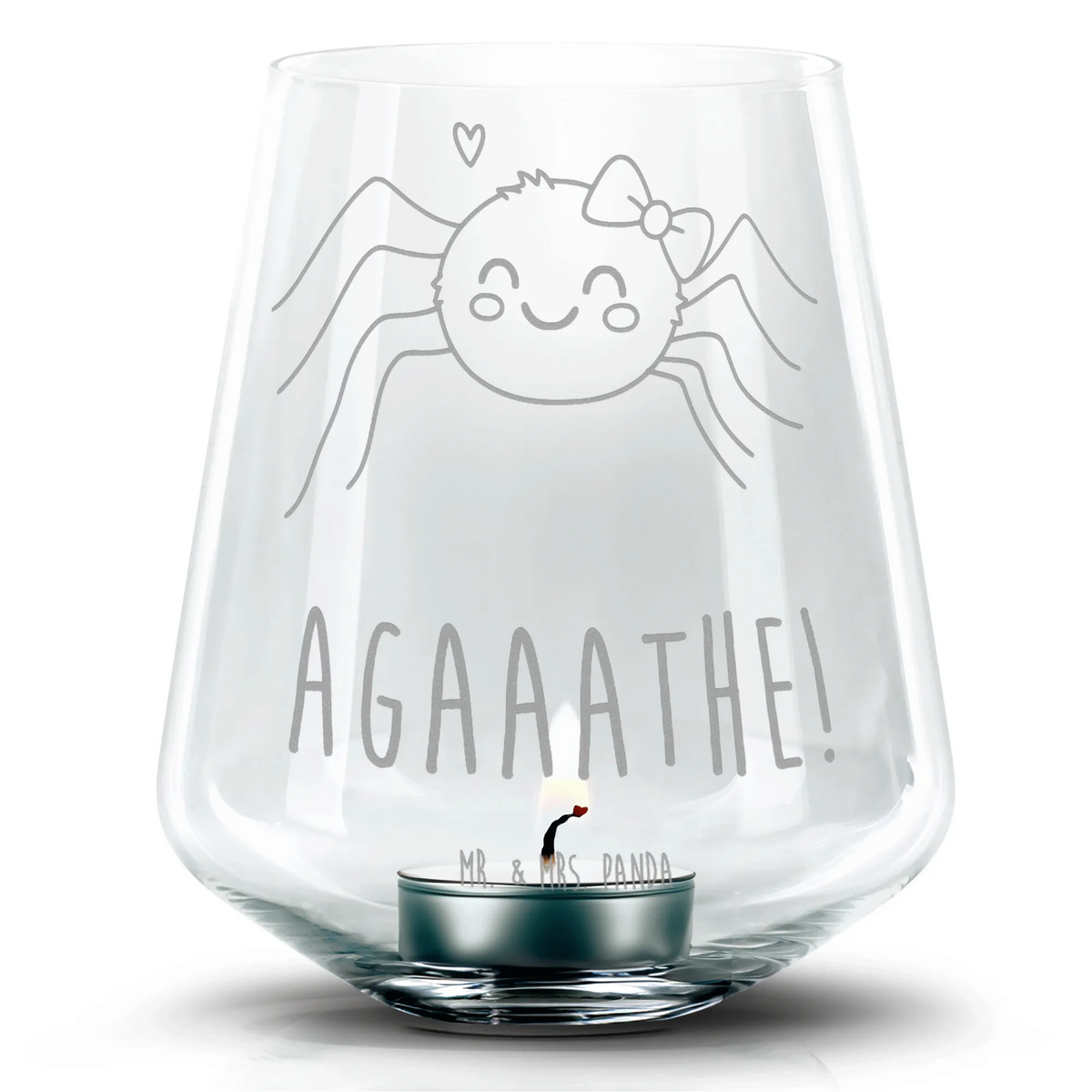 Gravur Windlicht Spinne Agathe Freude Laterne, Gravur Laterne, Windlicht Glas, Laterne mit Gravur, Windlicht graviert, Kerzenhalter Glas, windlichtglas, Gravur Teelicht, glas kerzenhalter, Kerzenhalter, gravur glas, Teelicht Glas, Deko Windlicht, windlicht mit gravur, Glas Teelichthalter, Kerzenglas, Glas Windlicht, Graviertes Windlicht, Gravur Windlicht, Stumpenkerzenhalter, dekolicht, Teelichthalter, Spinne Agathe, Spinne, Agathe, Videos, Merchandise, Beliebte Spinne, Viraler Hit, Viral, Trend