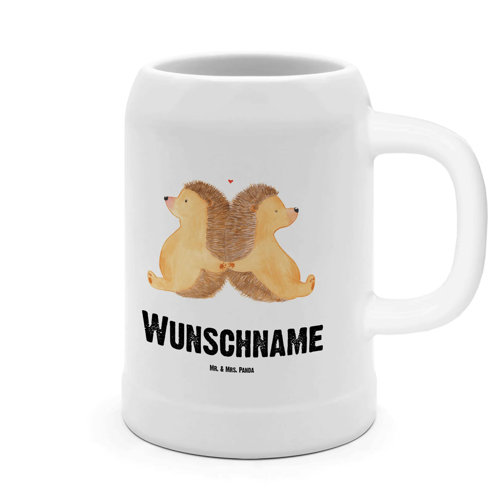 Personalisierter Bierkrug Igel händchenhaltend Maßkrug Bedruckt Mit Namen, Bierkrug Für Stammtisch Mit Wunschname, Bierhumpen Mit Namen, Bierkrug Mit Henkel Und Namen, XXL Bierkrug Mit Wunschname, Keramikkrug Mit Namensgravur, Bierkrug 0, Bierkrug 1 l Mit Namen, Bierkrug Vintage Mit Namen, Spülmaschinenfester Bierkrug Mit Wunschname, Bierkrug Bedruckt Mit Namen, Tonkrug Mit Namen, Bierkrug Als Geschenk Mit Namen, Bierkrug Modern Mit Namensgravur, Bierkrug Personalisiert Mit Gravur, Steinzeugkrug Mit Wunschname, Personalisiertes Oktoberfest-Maßkrug, Krug Mit Persönlicher Widmung, Glaskrug Mit Wunschname, Zünftiger Bierkrug Mit Namensgravur, Bierkrug Für Zuhause Mit Wunschname, Krug Mit Initialen, Bierkrug Für Party Mit Namen, Maßkrug Mit Namensgravur, Zinnkrug Mit Namensgravur, Krug Mit Namensgravur, Personalisierter Bierkrug, Bierseidel Mit Wunschname, Porzellankrug Mit Namen, Bayerischer Bierkrug Mit Namen, Edelstahlkrug Mit Namen, Bierkrug Mit Namen, Brauerei-Krug Mit Wunschname, Bierkrug Selber Gestalten Mit Namen, 5 l Mit Namensgravur, Liebe, Partner, Freund, Freundin, Ehemann, Ehefrau, Heiraten, Verlobung, Heiratsantrag, Liebesgeschenk, Jahrestag, Hocheitstag, Hochzeit, Liebesbeweis, Love, Geschenk für zwei, Igelliebe, Gemeinsamkeit, Lieblingsmensch, Liebesbotschaft, große Liebe, Igel, Hand in Hand