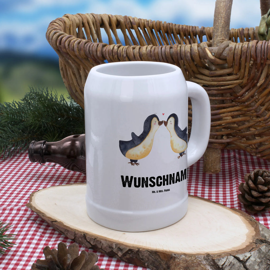 Personalisierter Bierkrug Pinguin Liebe Bierkrug mit Namen, Bierkrug personalisieren, Bierglas mit Namen, Personalisierung, Bedrucken, Liebe, Partner, Freund, Freundin, Ehemann, Ehefrau, Heiraten, Verlobung, Heiratsantrag, Liebesgeschenk, Jahrestag, Hocheitstag, Pinguin, Pinguine, Pinguin Paar, Pinguinpaar, Pinguin Liebe, Paar, Pärchen. Liebespaar, Liebesbeweis, Liebesspruch, Hochzeitstag, Geschenk Freund, Geschenk Freundin, Verlobte, Verlobter, Love, Geschenk Hochzeitstag, Geschenkidee, Hochzeit, Gastgeschenk