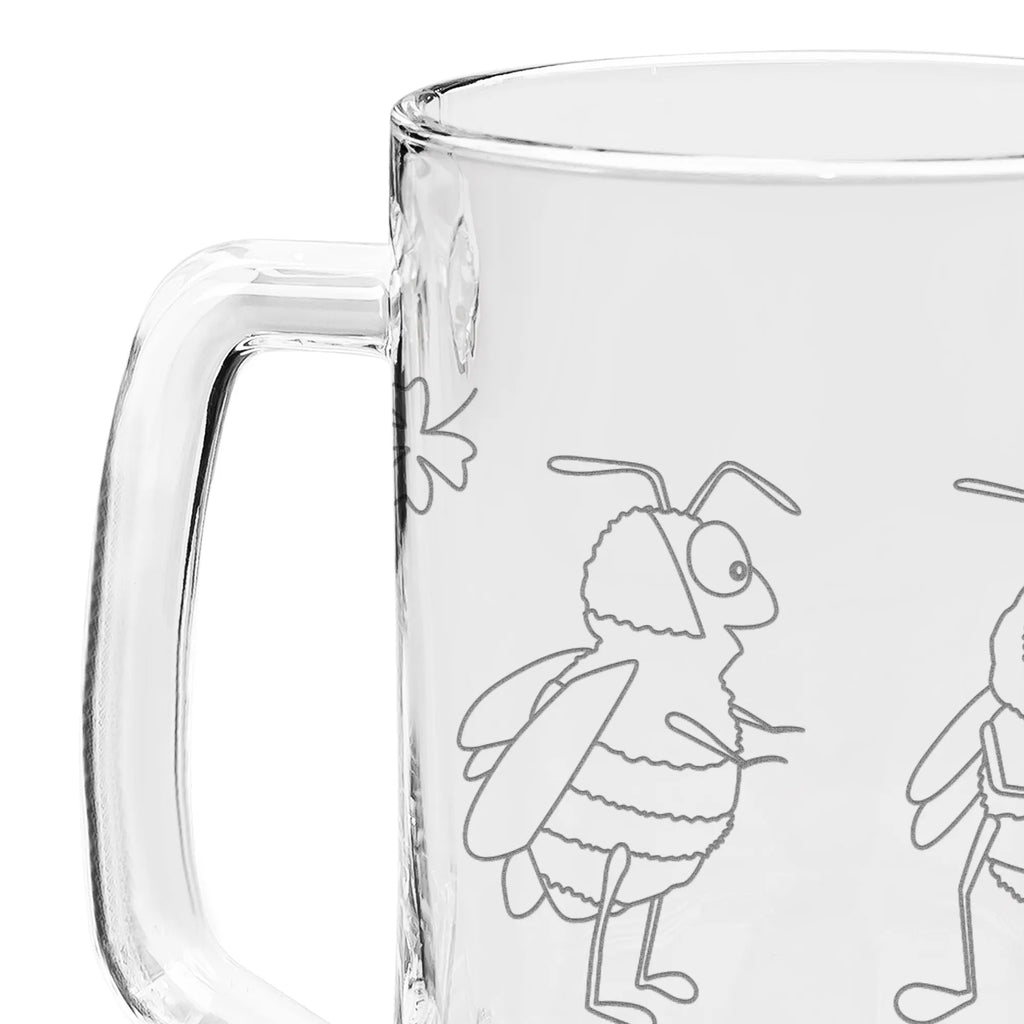 Gravur Bierkrug Bienen Paar Familienbild Gravur Krug, Bierhumpen Mit Gravur, Bierkrug Personalisiert Mit Gravur, Bierkrug Mit Gravur, Bierkrug Geschenk Mit Gravur, Kellnerkrug Mit Gravur, Hochzeitsgravur Bierkrug, Zinnkrug Mit Gravur, Wunschgravur Krug, Initialen Gravur Krug, Edelstahlkrug Mit Gravur, Sammlerkrug Mit Gravur, Bierkrug Für Geburtstag Mit Gravur, Oktoberfestkrug Mit Gravur, Bierkrug Für Vatertag Mit Gravur, Glaskrug Mit Gravur, Bierseidel Mit Gravur, Maßkrug Mit Gravur, Bayerischer Bierkrug Gravur, Haustierfoto Gravur Krug, Fotogravur Bierkrug, Bierkrug Mit Spruchgravur, Bierkrug Mit Foto Gravur, Bierkrug Gravierbar, Porzellankrug Mit Gravur, Tonkrug Mit Gravur, Keramikkrug Mit Gravur, Bierkrug Mit Monogramm Gravur, Brauerei Krug Mit Gravur, Namensgravur Bierkrug, Steinzeugkrug Mit Gravur, Gravur Maßkrug, Jubiläumsgravur Bierkrug, ChatGPT:<br />Gravierbarer Bierkrug, Traditioneller Bierkrug Mit Gravur, Rustikaler Bierkrug Gravur, Liebe, Partner, Freund, Freundin, Ehemann, Ehefrau, Heiraten, Verlobung, Heiratsantrag, Liebesgeschenk, Jahrestag, Hocheitstag, für Ehemann, Geschenk für Partner, Liebesbeweis, Hochzeitstag, Schildkröten, Geschenk für Frauen, Geschenk für Freundin, für Männer, Valentinstag, verliebte Schildkröten, Mitbringsel