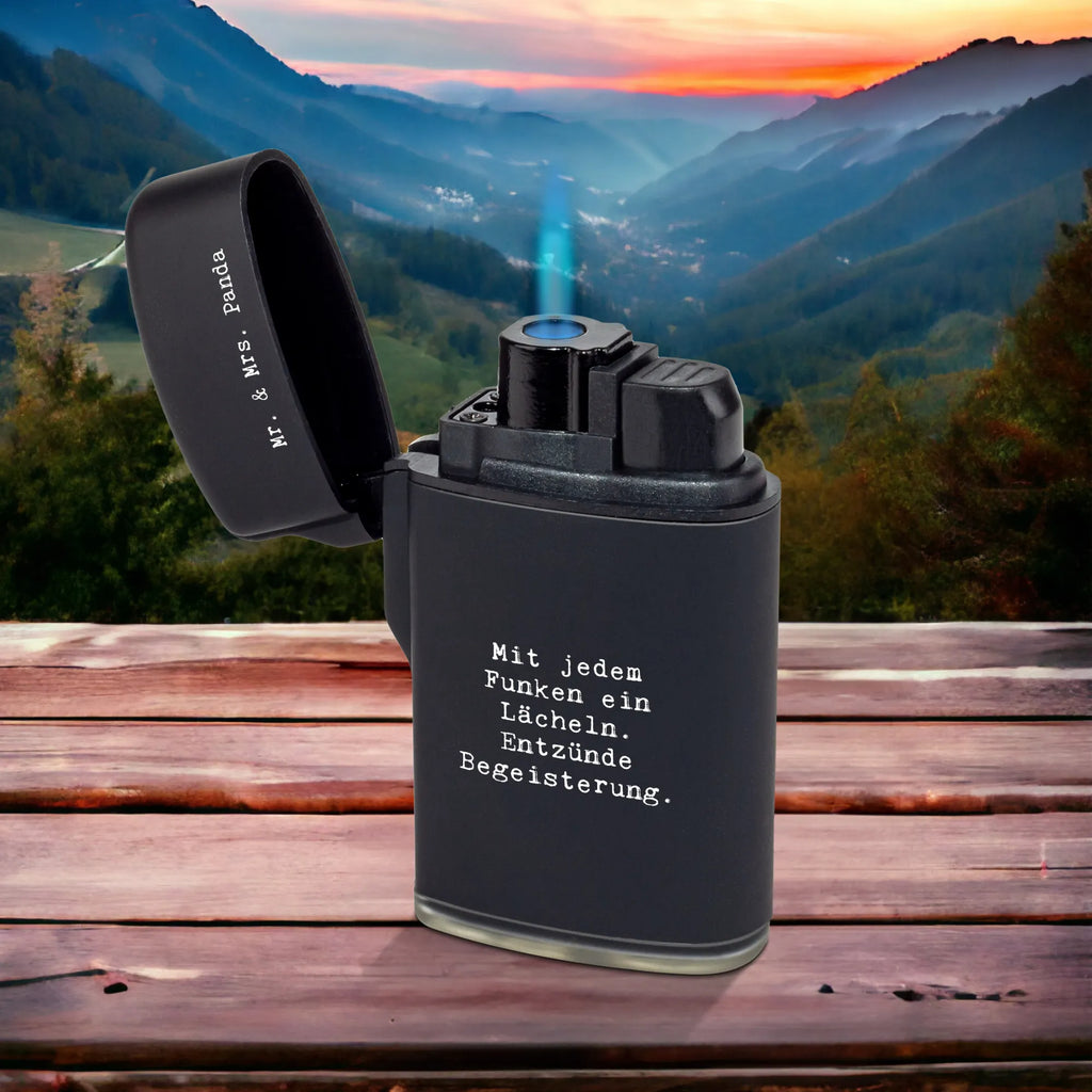 Lighter Saying Mit jedem Funken ein Lächeln. Entzünde Begeisterung. Gasfeuerzeug, Feuerzeug Modern, Feuerzeug Design, Feuerzeug, Feuerzeug wiederbefüllbar, Feuerzeug Elektrisch, Feuerzeug Für Männer, Feuerzeug Für Grill, Feuerzeug Nachfüllbar, Feuerzeug Für Kamin, Feuerzeug Geschenk, Feuerzeug Umweltfreundlich, Feuerzeug Vintage, Feuerzeug mit Motiv, Feuerzeug Windfest, Feuerzeug Mit Kindersicherung, Feuerzeuge, Feuerzeug Für Kerzen, Feuerzeug normal, Feuerzeug schlicht, Feuerzeug Bedruckt, Feuerzeug Für Camping, Feuerzeug Für Frauen