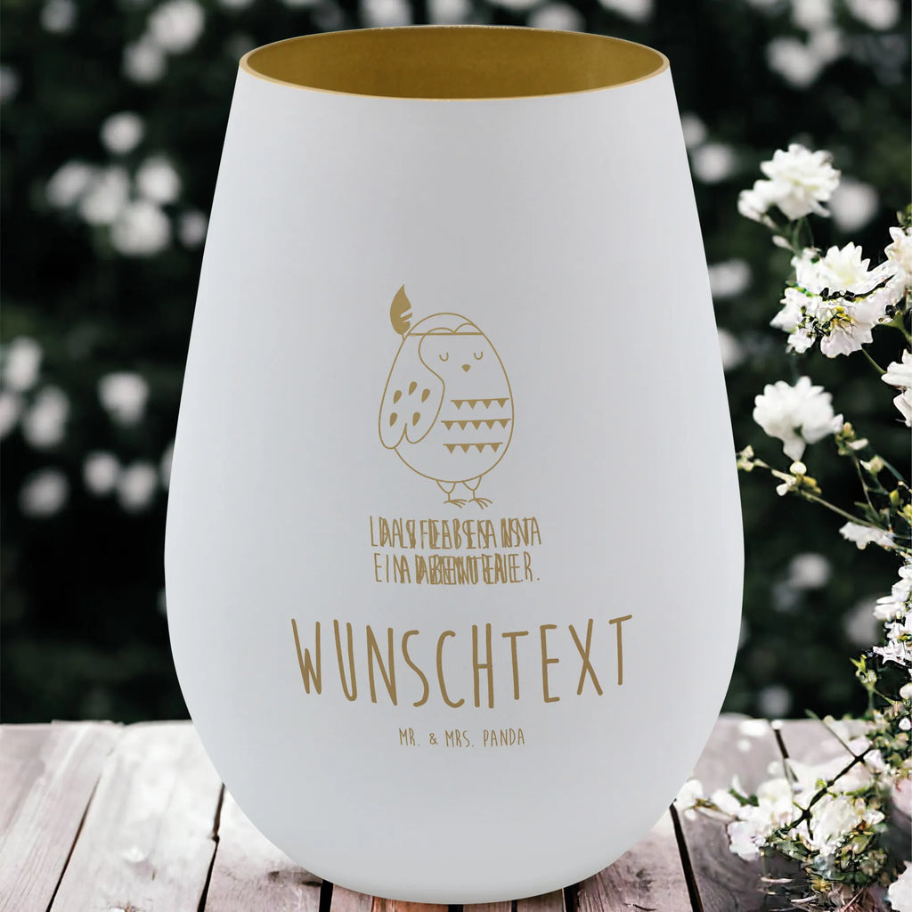Gold Windlicht Personalisiert Eule Federschmuck Windlicht In Gold Personalisiert, Goldener Teelichthalter Mit Wunschtext, Windlicht Gold Geschenk Personalisiert, Windlicht Gold Für Weihnachten Mit Spruch, Deko Windlicht Gold Mit Namen, Personalisiertes Windlicht Gold, Windlicht Mit Persönlicher Botschaft Gold, Windlicht Gold Romantisch Mit Gravur, Luxuriöses Windlicht In Gold Personalisiert, Windlicht Gold Für Innenbereich Mit Wunschtext, Laterne Gold Mit Personalisierung, Windlicht Mit Wunschtext Gold, Windlicht Aus Metall Gold Mit Gravur, Gold Windlicht Hochzeit Mit Wunschtext, Kerzenhalter Gold Mit Gravur, Windlicht Goldfarben Mit Personalisierung, Windlicht Gold Mit Namen, Windlicht Mit Gravur Goldfarben, Windlicht Gold Mit Liebevollem Spruch, Windlicht Gold Mit Spruch, Tischdeko Windlicht Gold Mit Namen, Windlicht Mit Initialen In Gold, Windlicht Mit Widmung Goldfarben, Windlicht Aus Glas Gold Mit Text, Edles Windlicht Goldfarben Mit Text, Eule, Das Leben ist ein Abenteuer, Reisespruch, Eule Deko, Dekoration, Owl, Federschmuck